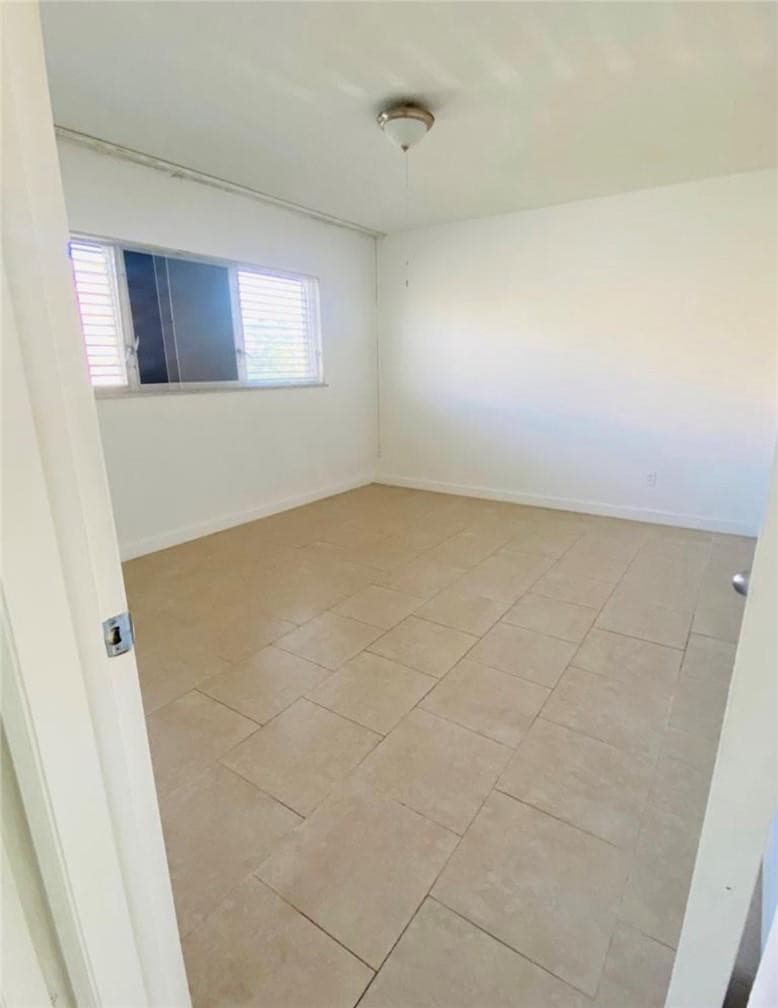 1450 Atlantic Shores Boulevard 212, Hallandale Beach, FL 33009 — photo 10 of 15