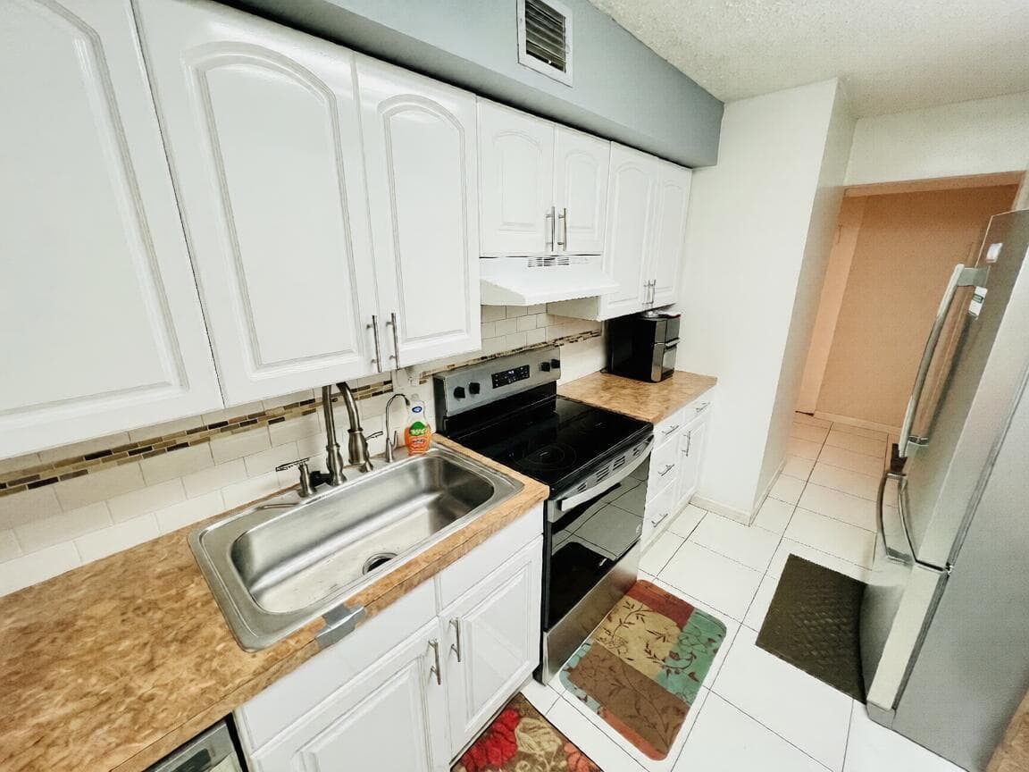 3821 Environ Boulevard 203, Lauderhill, FL 33319 — photo 2 of 23