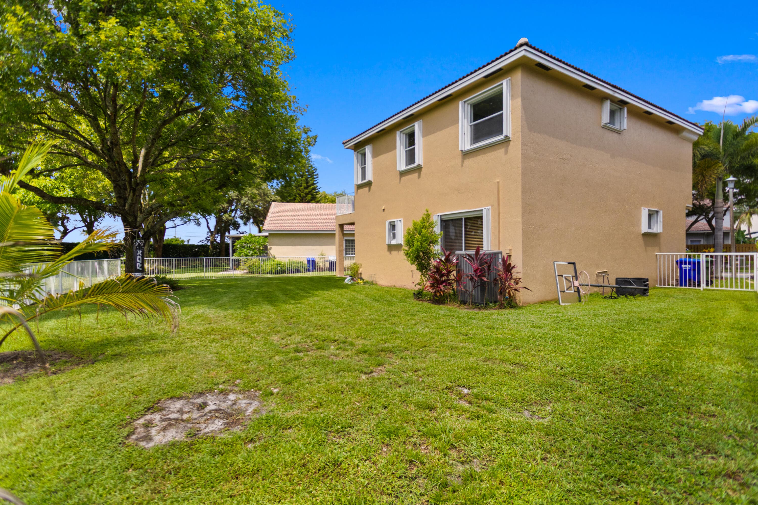 1753 NW 74th Way, Pembroke Pines, FL 33024 — photo 23 of 38