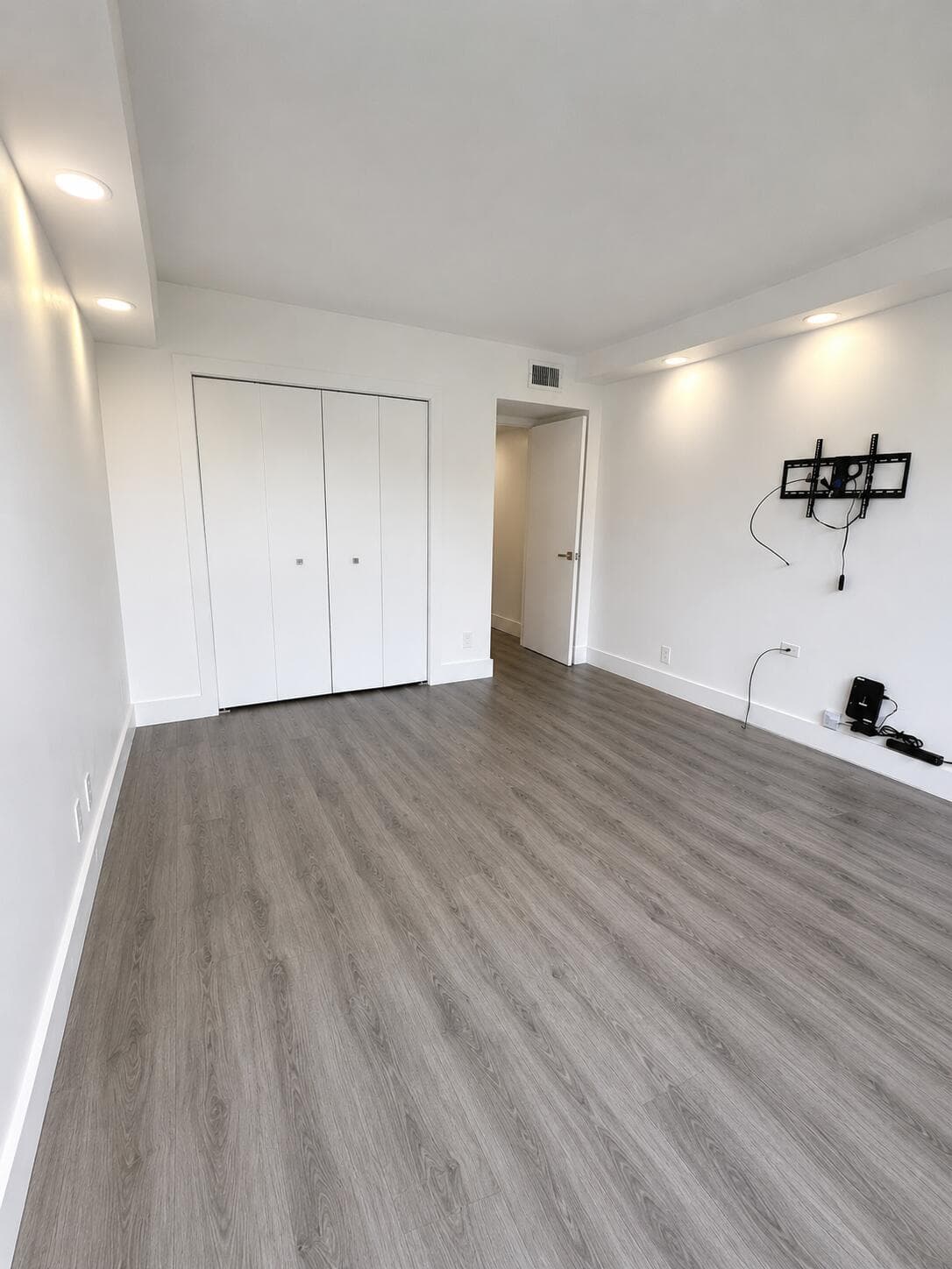 3930 Oaks Clubhouse Drive 303, Pompano Beach, FL 33069 — photo 13 of 19