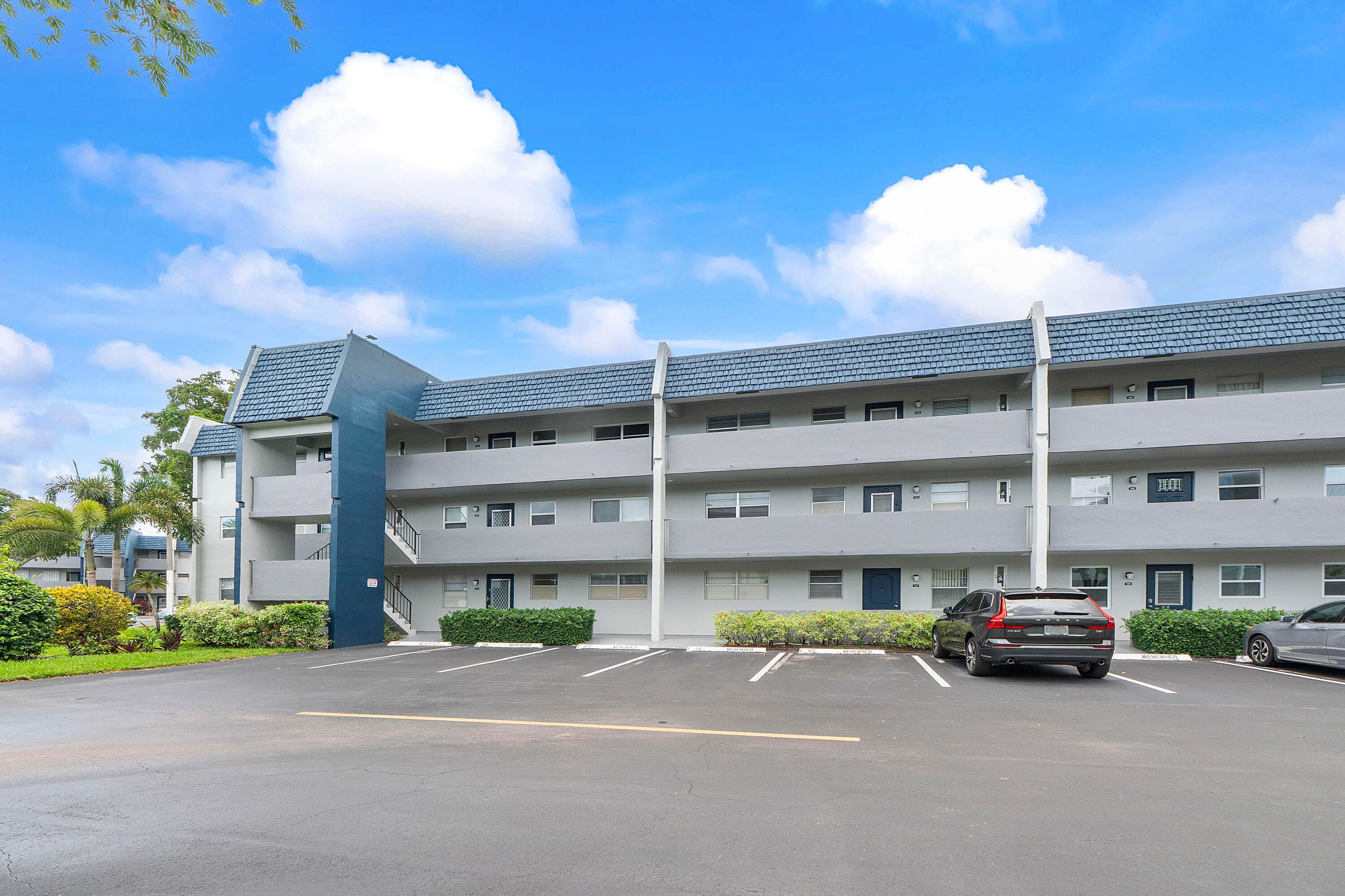 7837 Golf Cir Drive 212, Margate, FL 33063 — photo