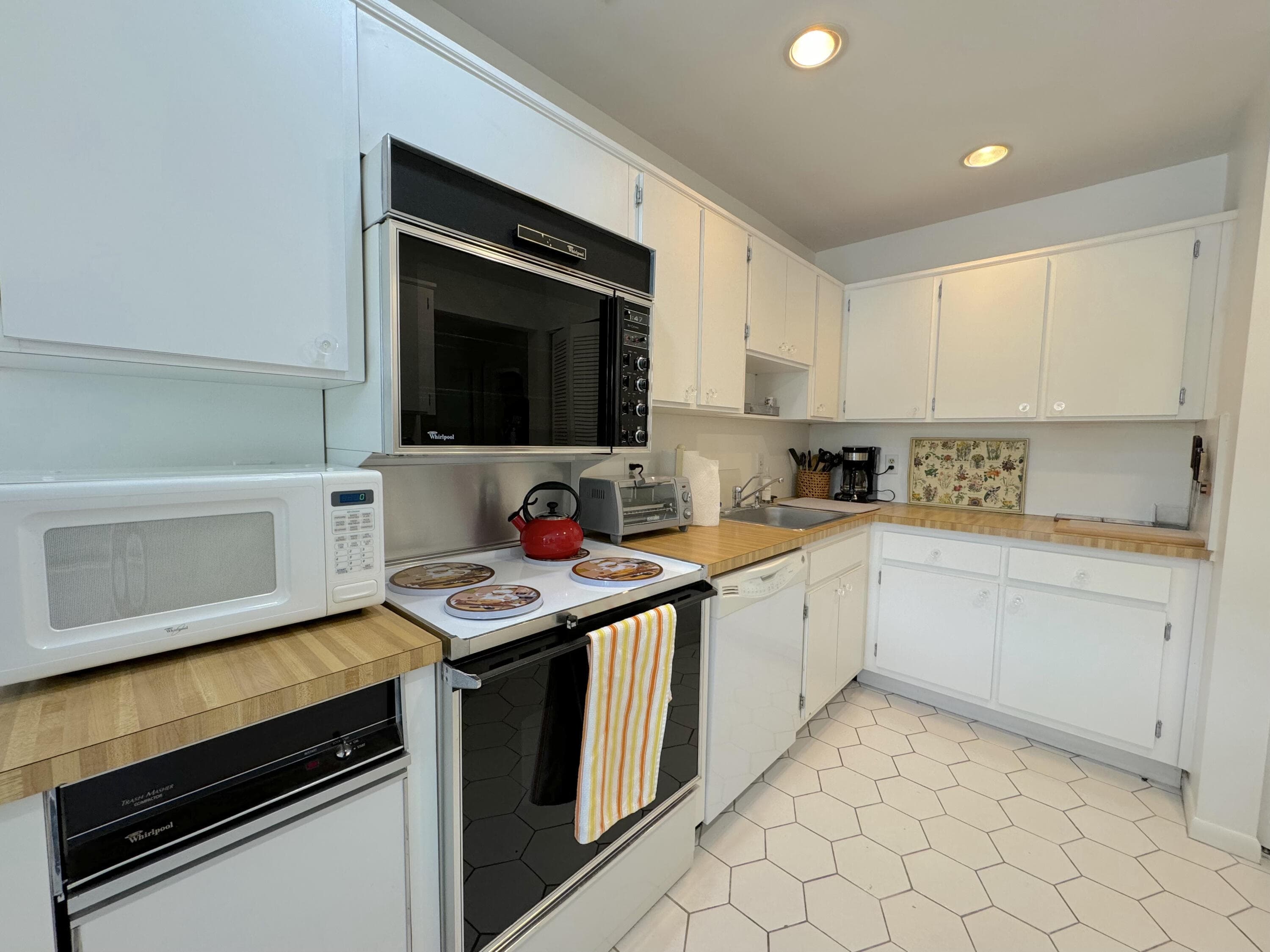9 Stratford Drive E B, Boynton Beach, FL 33436 — photo 15 of 45