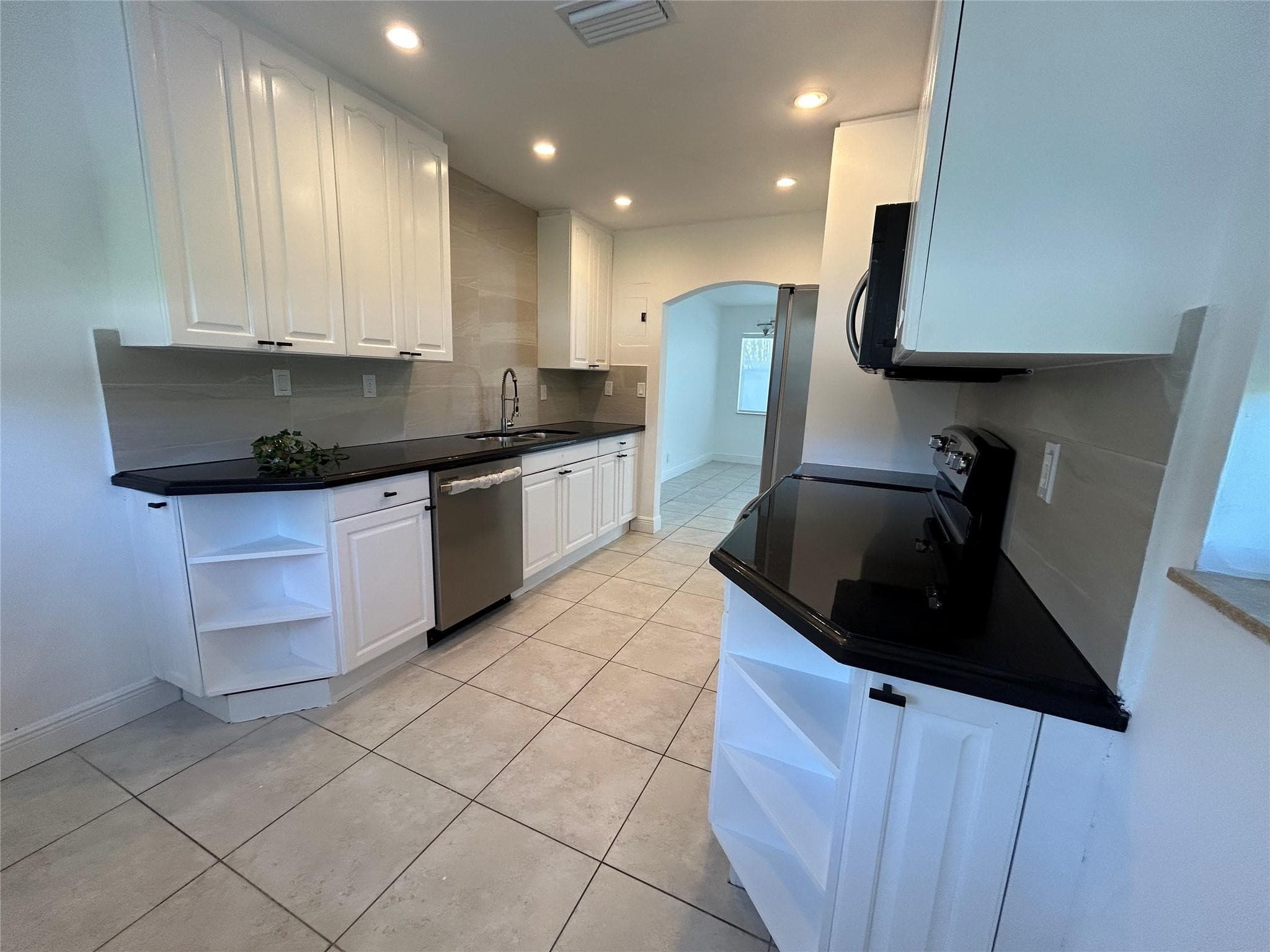 1597 SE 5th Street, Deerfield Beach, FL 33441 — photo 5 of 28