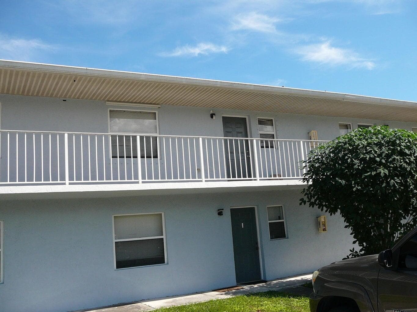 617 Ixoria Avenue 15, Fort Pierce, FL 34982 — photo