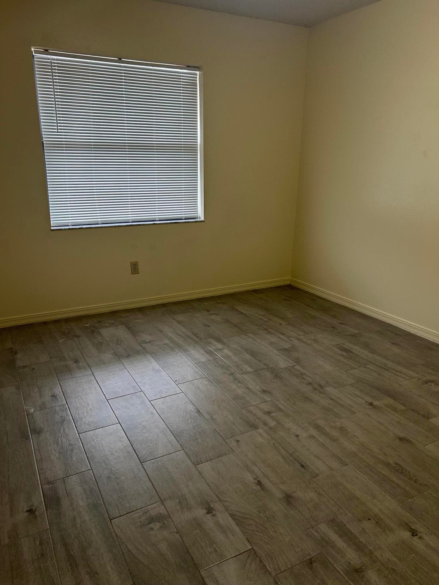 617 Ixoria Avenue 15, Fort Pierce, FL 34982 — photo 4 of 10