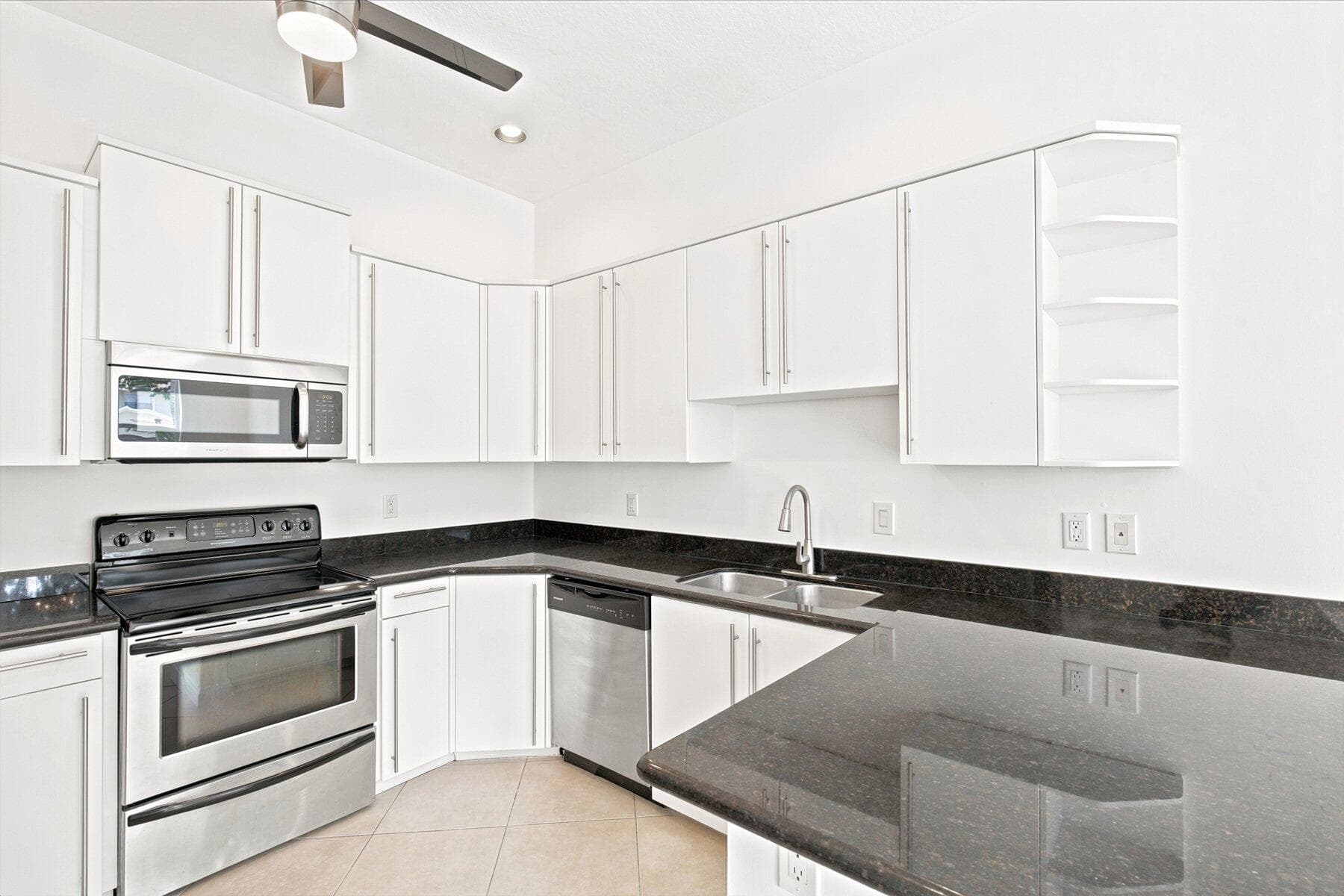 1224 NE 18th Avenue 1, Fort Lauderdale, FL 33304 — photo 10 of 43