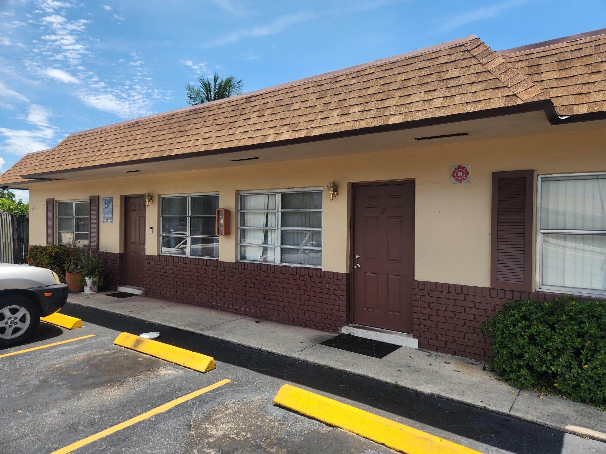4001 NW 31st Avenue 4, Lauderdale Lakes, FL 33309 — photo 1 of 24
