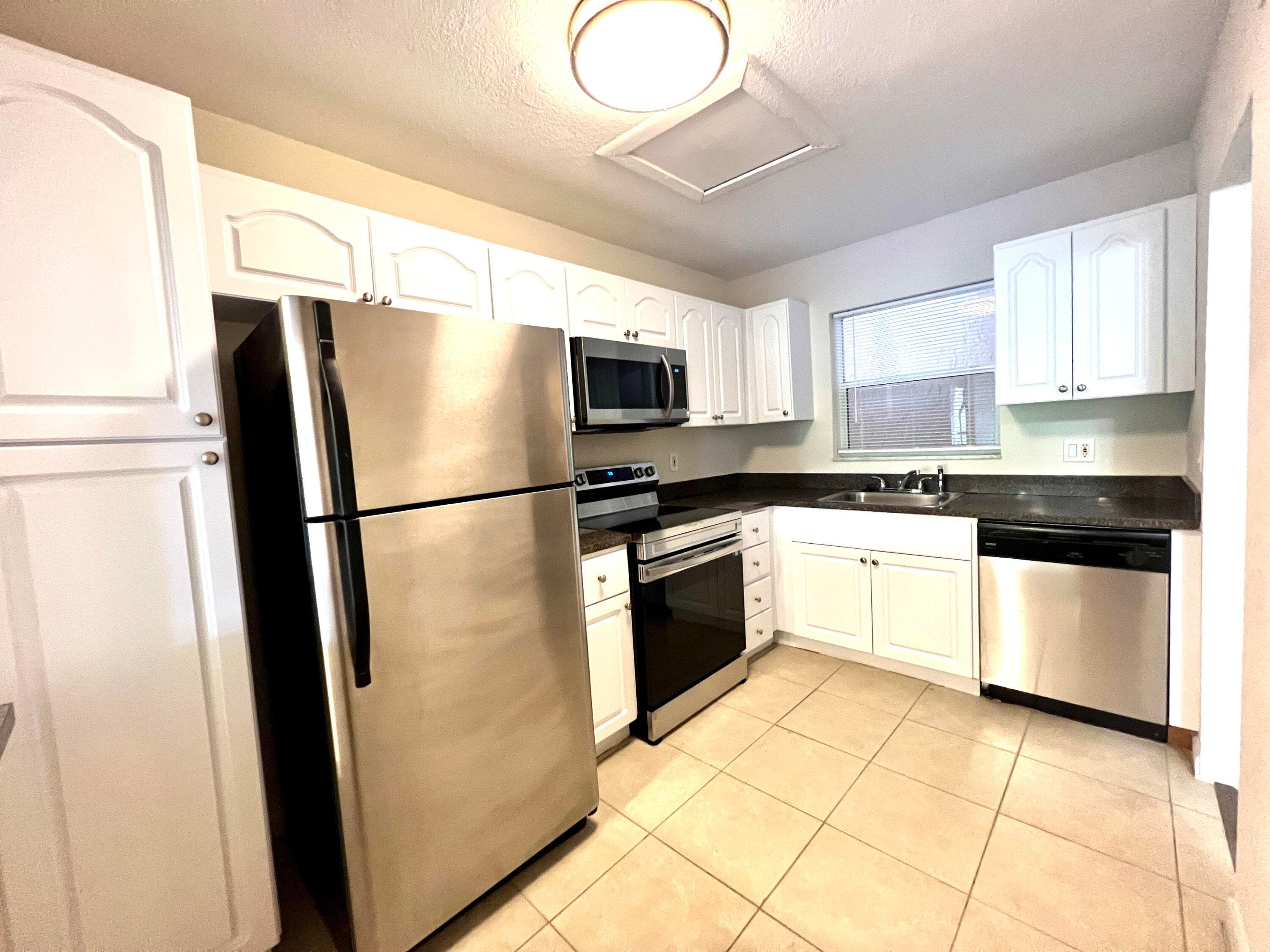 120 Sparrow Drive Apt 302, Royal Palm Beach, FL 33411 — photo 3 of 20