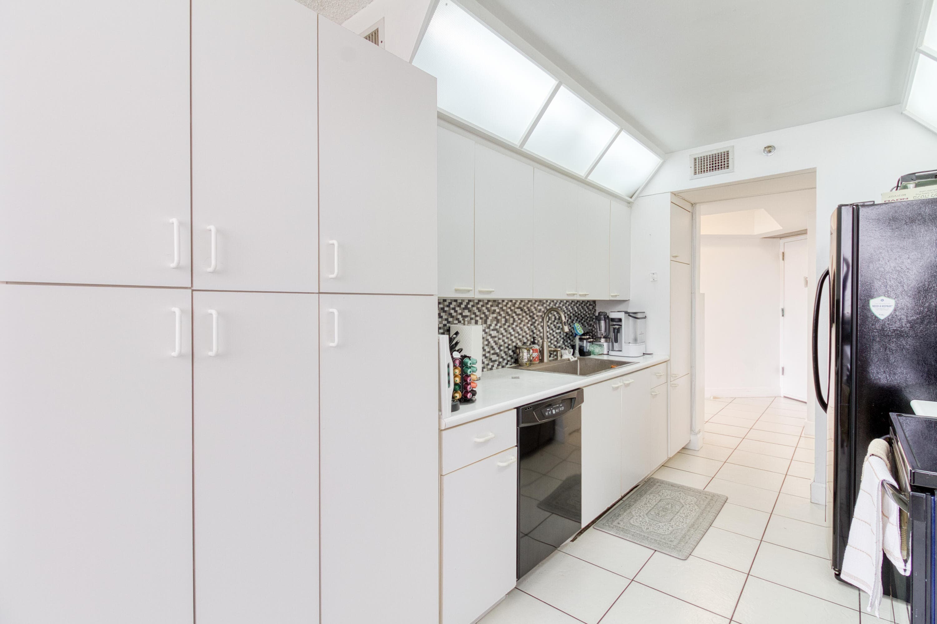 20185 E Country Club Drive 2006, Miami, FL 33180 — photo 21 of 58