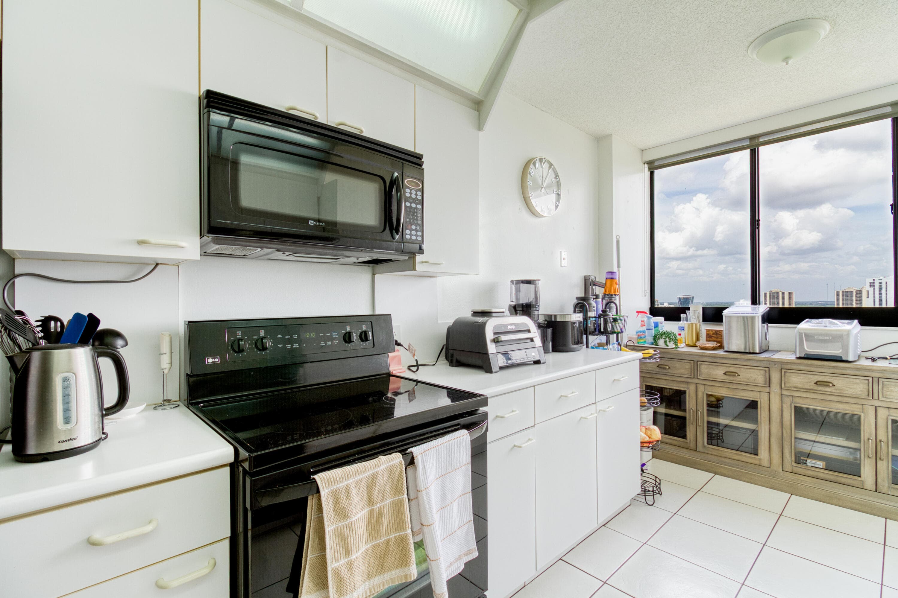 20185 E Country Club Drive 2006, Miami, FL 33180 — photo 24 of 58