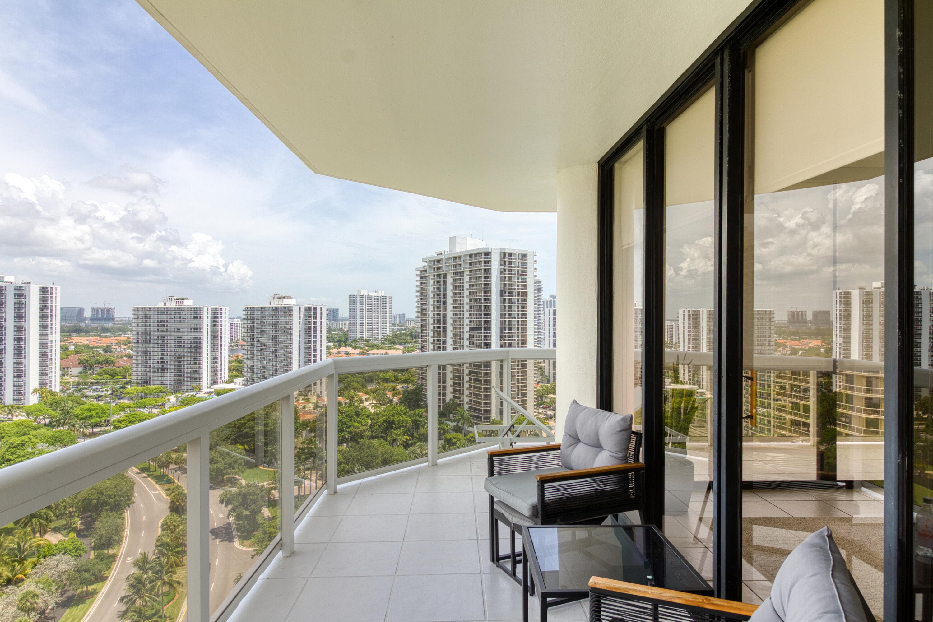 20185 E Country Club Drive 2006, Miami, FL 33180 — photo 28 of 58