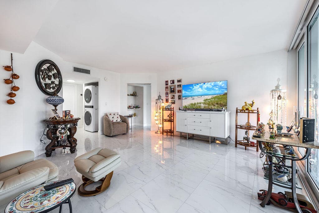 3661 Via Poinciana Road 206, Lake Worth, FL 33461 — photo 5 of 35