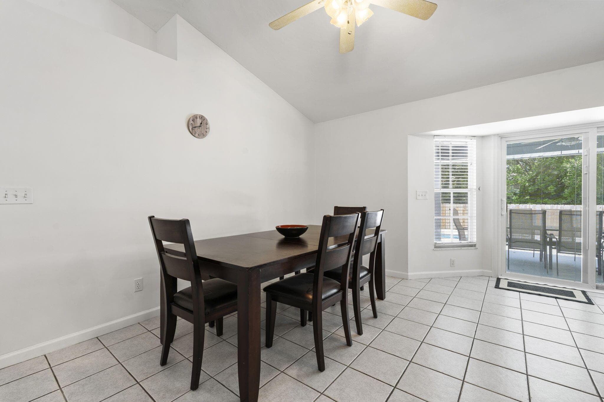 620 39th Court SW, Vero Beach, FL 32968 — photo 9 of 39