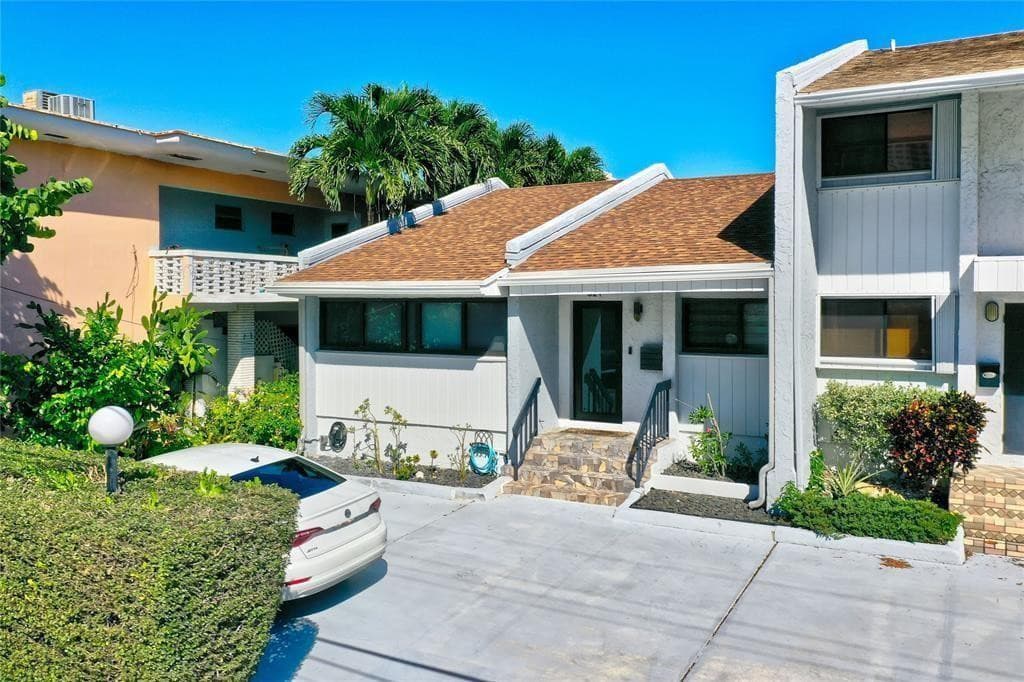 321 Jackson Street 5, Hollywood, FL 33019 — photo 3 of 36