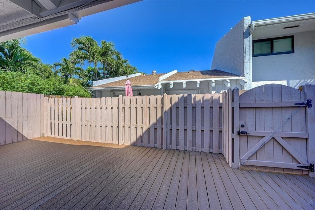 321 Jackson Street 5, Hollywood, FL 33019 — photo 32 of 36