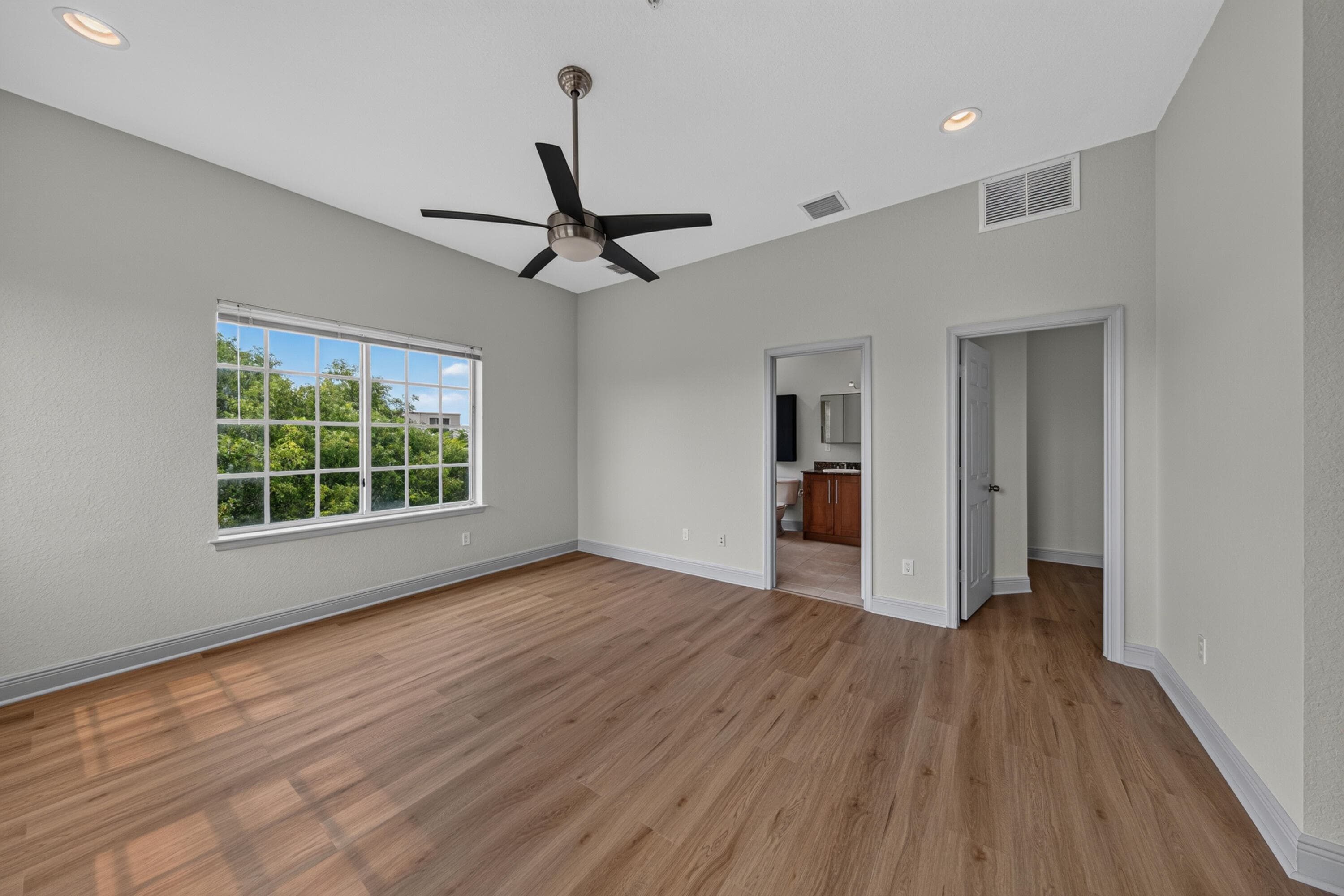 2700 NE 8th Avenue, Wilton Manors, FL 33334 — photo 13 of 64