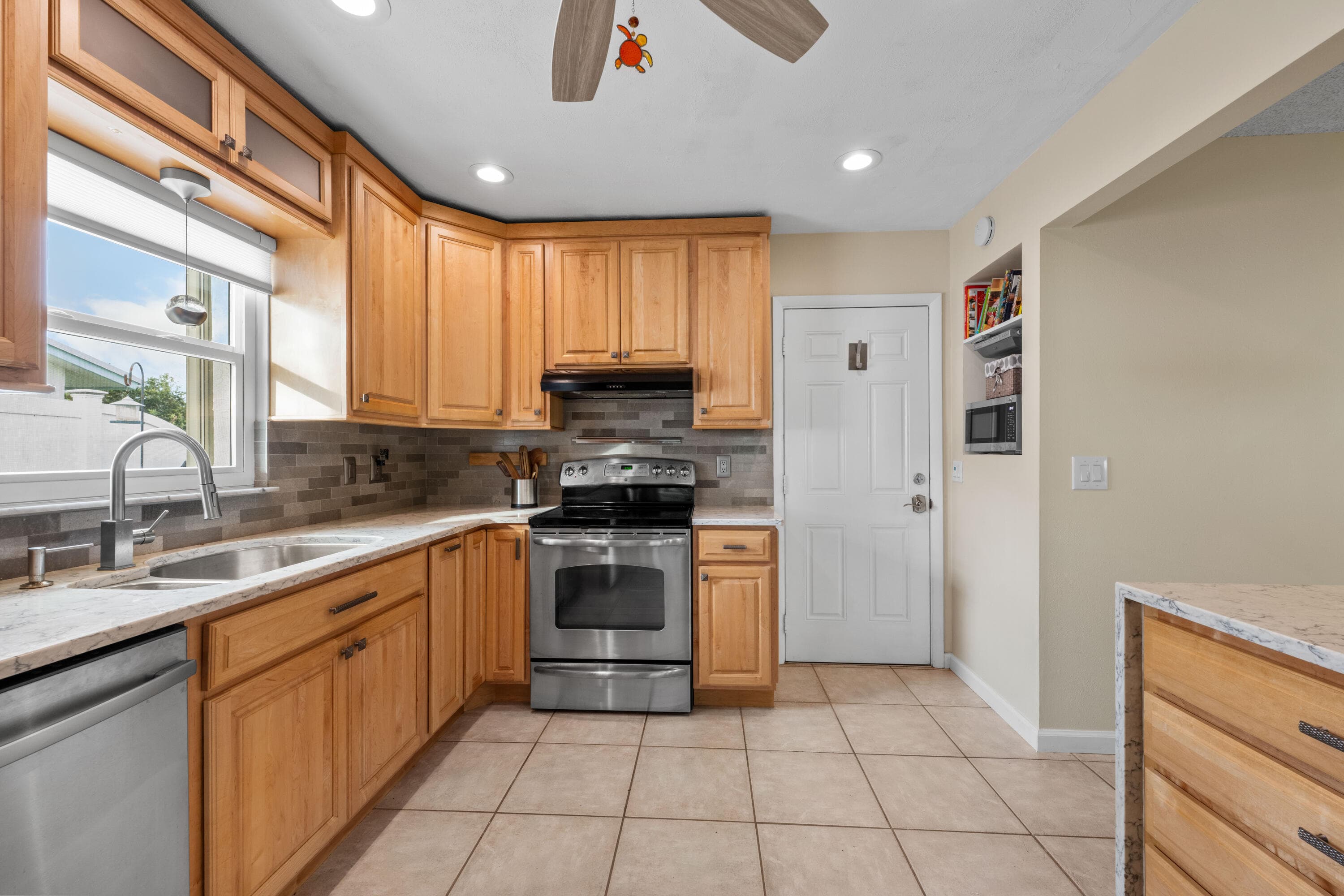 8974 SE Bobo Court, Hobe Sound, FL 33455 — photo 10 of 29