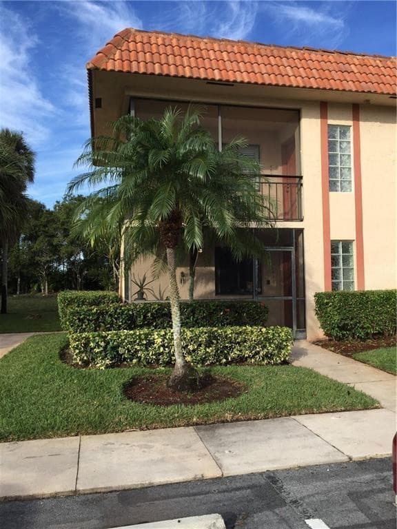 331 Lakeview Drive 201, Weston, FL 33326 — photo