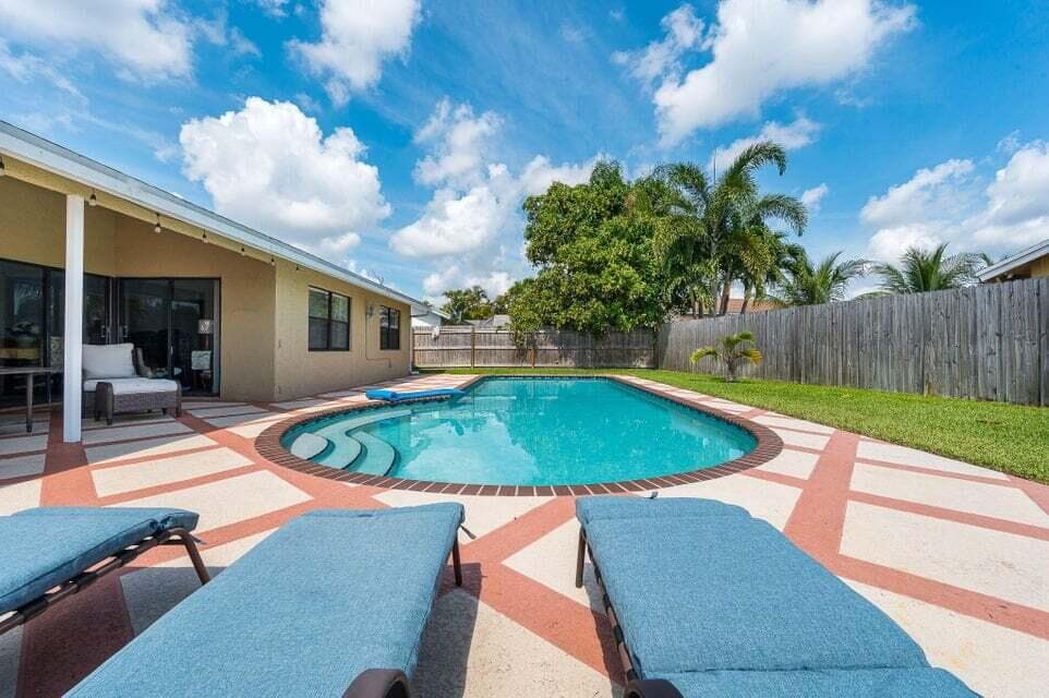 9102 Bedford Drive, Boca Raton, FL 33434 — photo 2 of 22