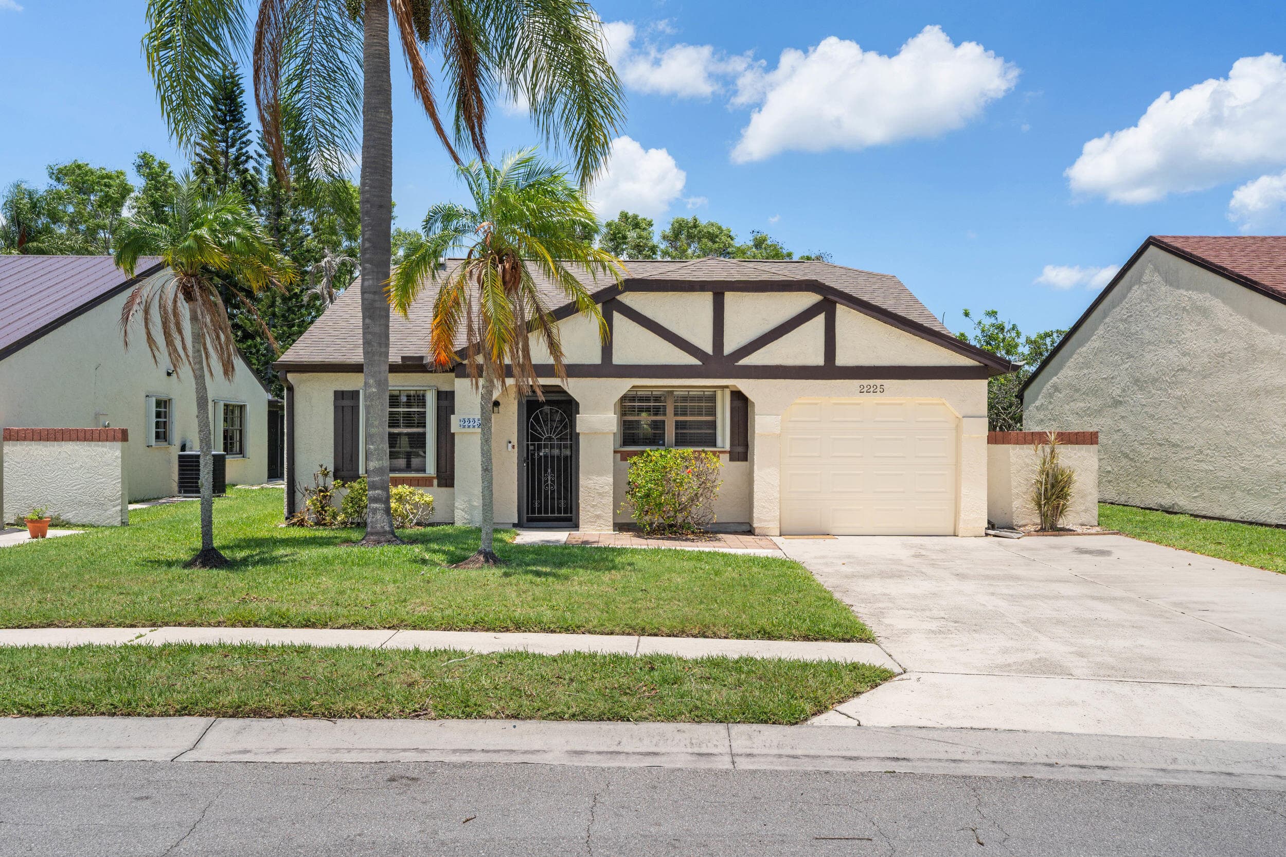 2225 SE Barrington Street, FL 34952 — photo
