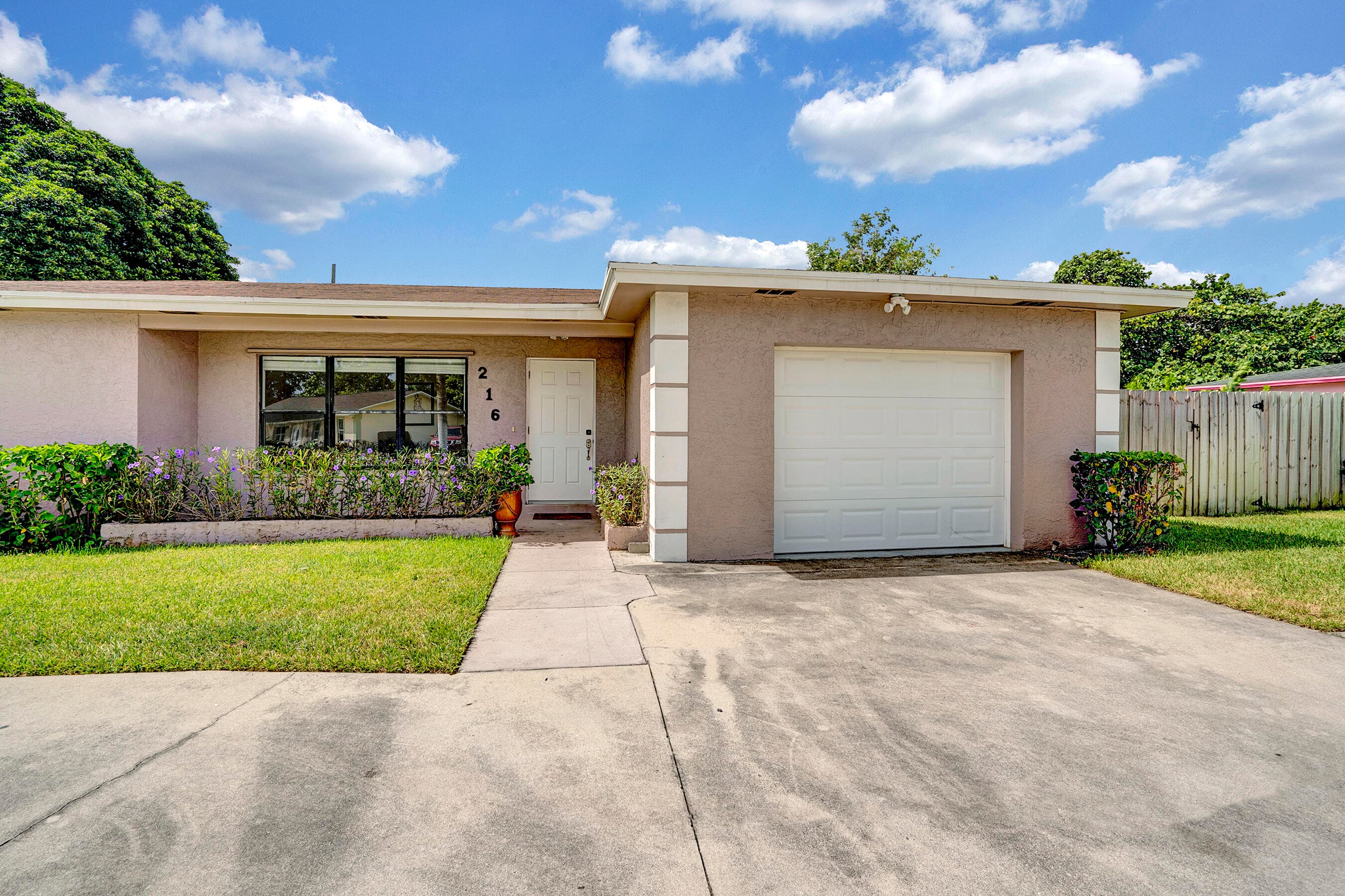 216 NW 4th Avenue, Boynton Beach, FL 33435 — photo 5 of 39