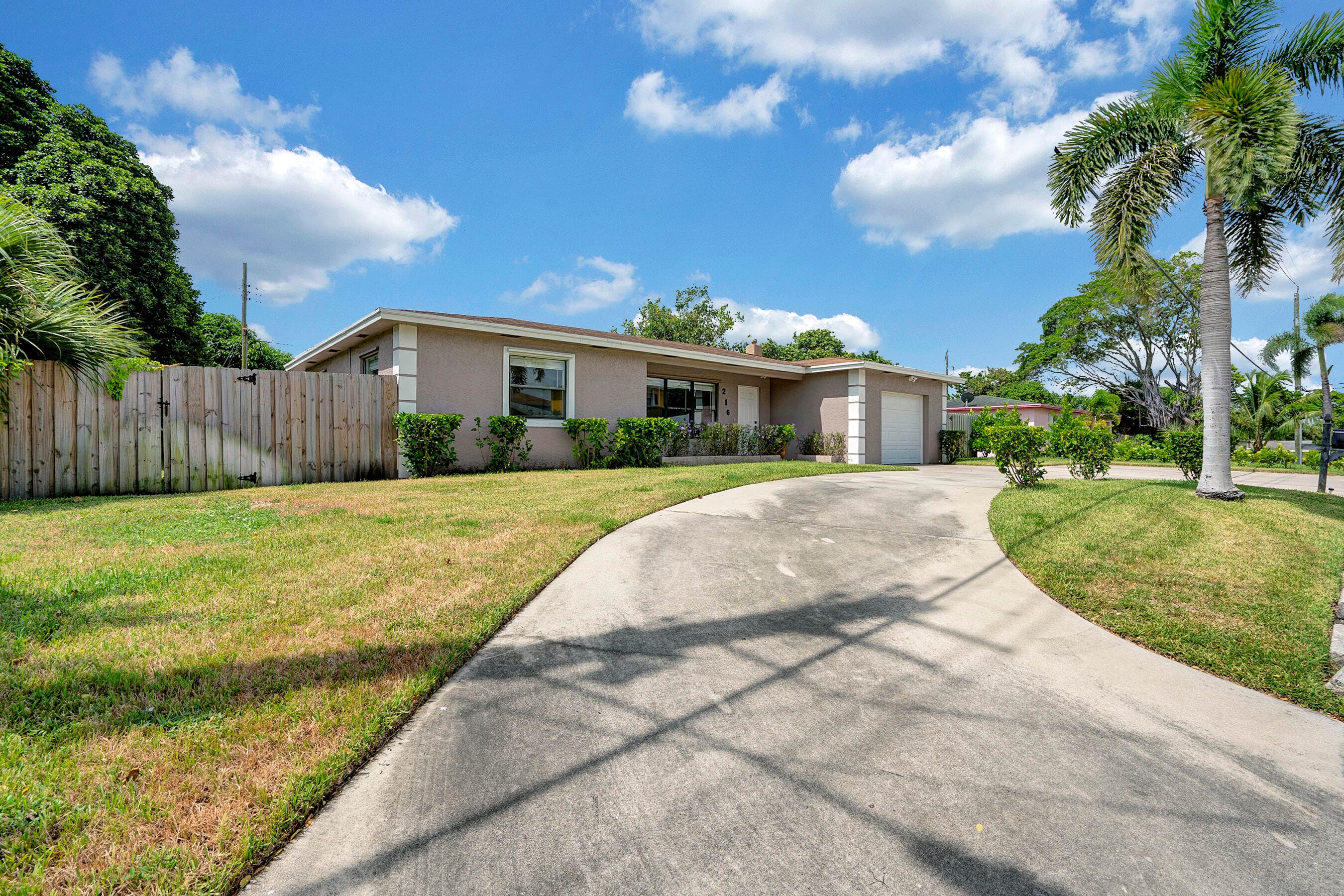 216 NW 4th Avenue, Boynton Beach, FL 33435 — photo 3 of 39