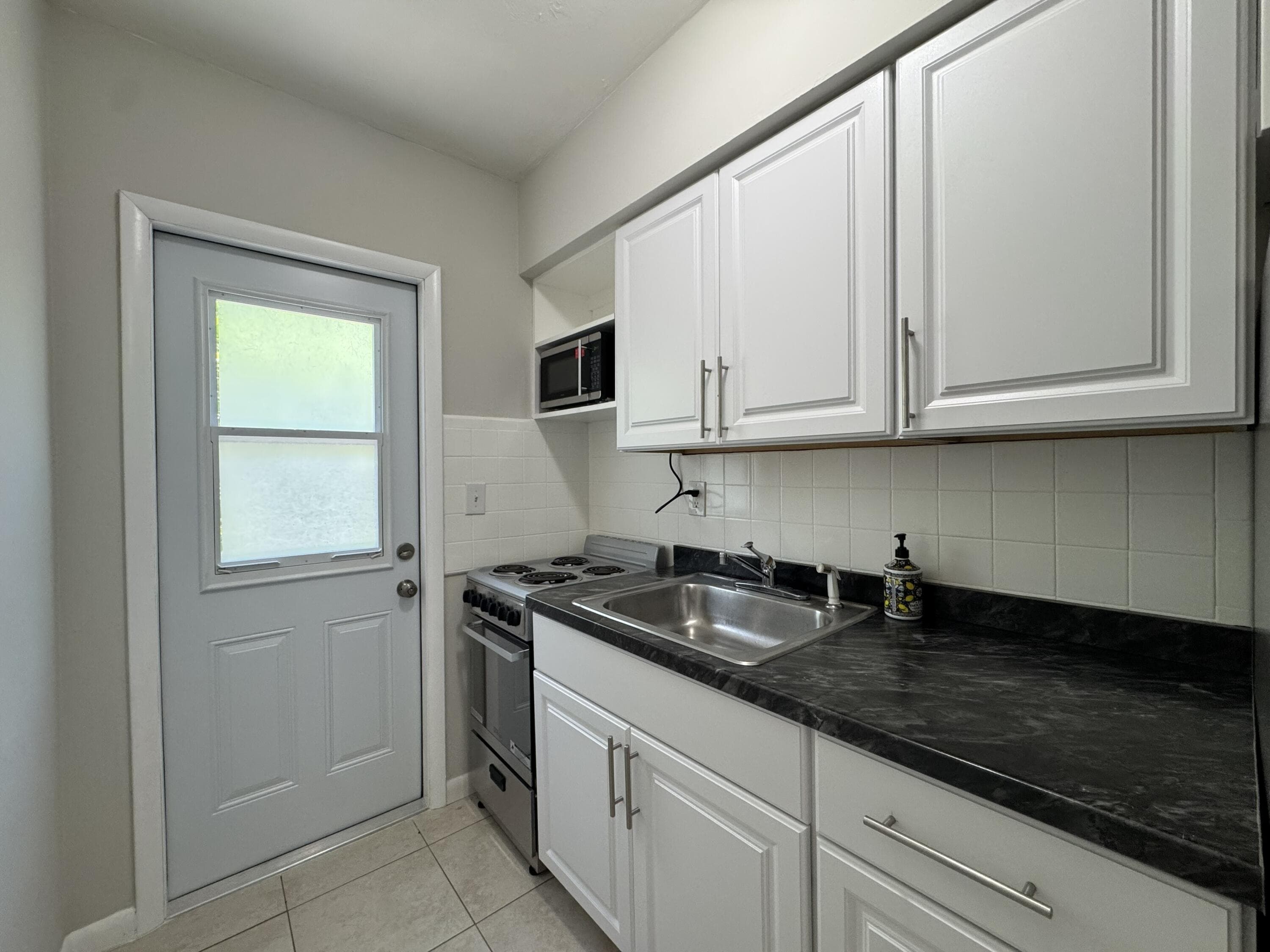 625 NE 14th Avenue 4, Fort Lauderdale, FL 33304 — photo 4 of 19