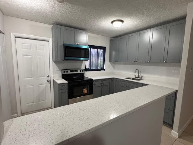 322 SW 2nd Street 3, Pompano Beach, FL 33060 — photo 3 of 11