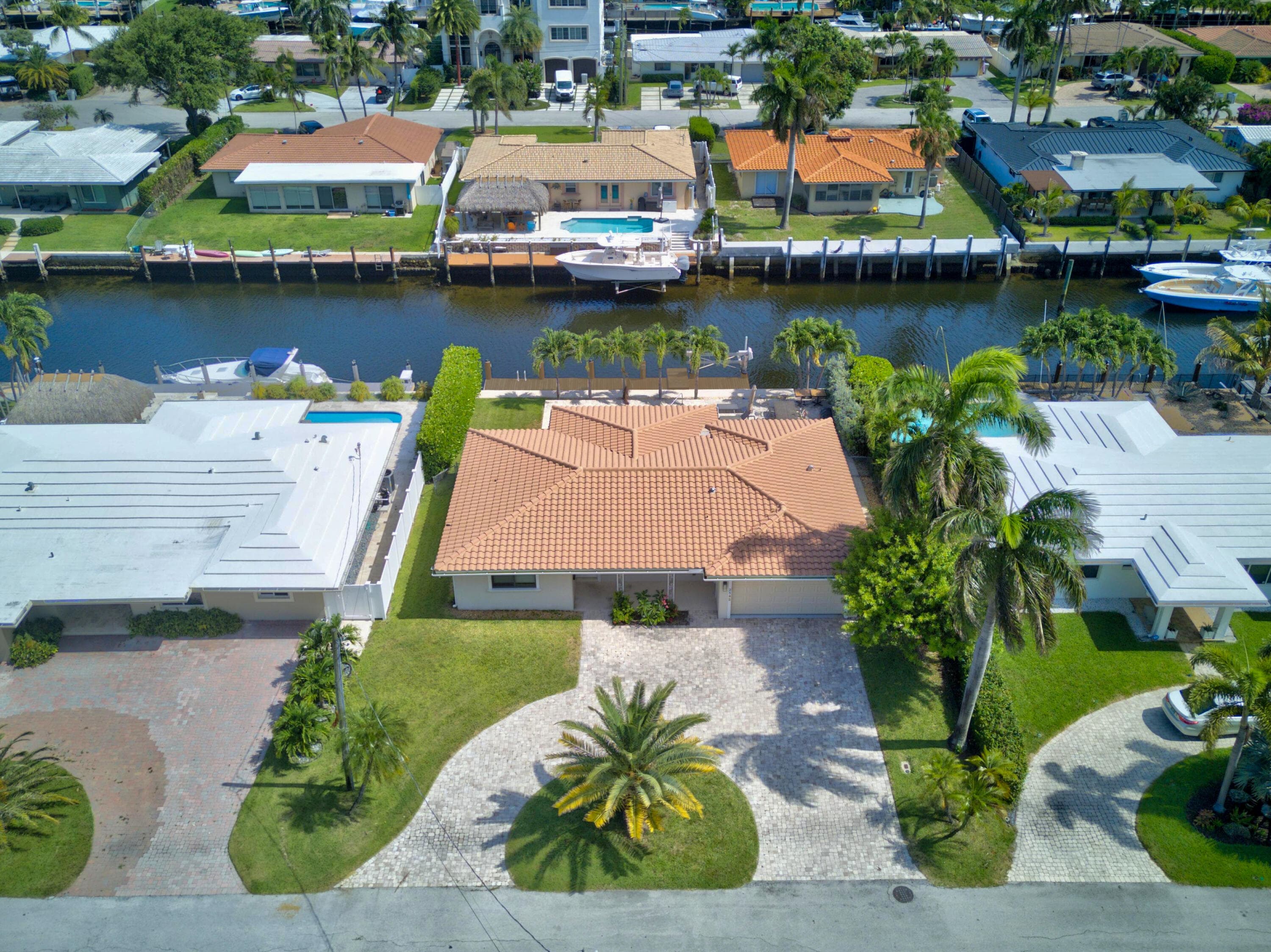 2542 SE 10th Street, Pompano Beach, FL 33062 — photo 8 of 57