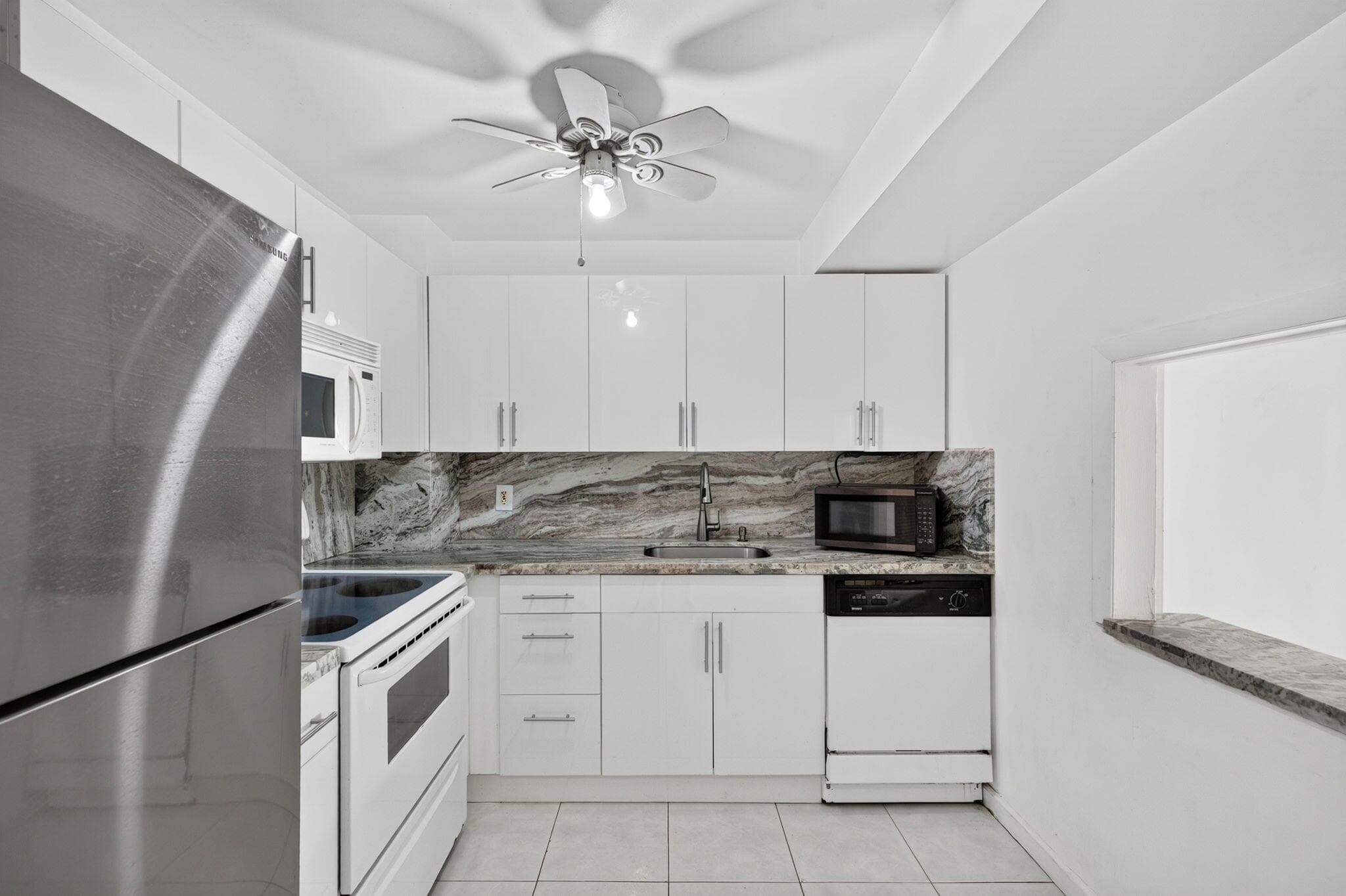 660 Tennis Club Drive 303, Fort Lauderdale, FL 33311 — photo 5 of 30