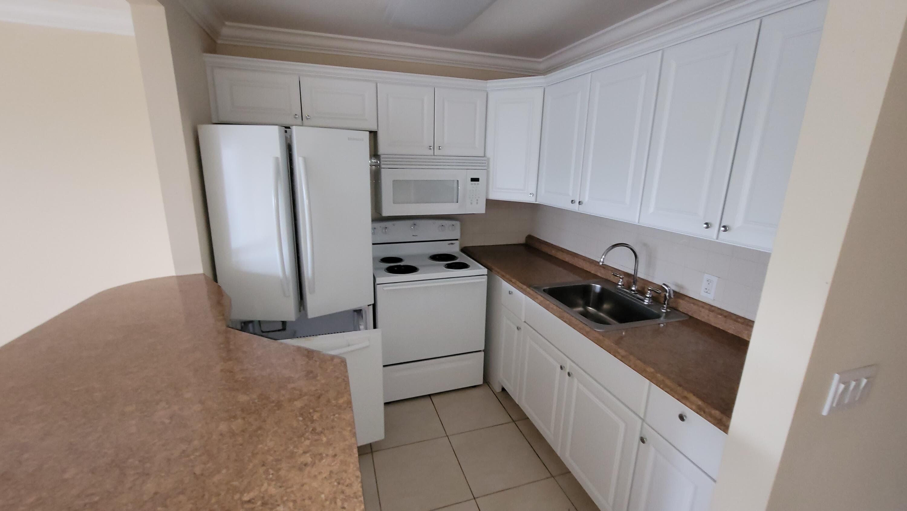 375 Camden P, West Palm Beach, FL 33417 — photo 4 of 31