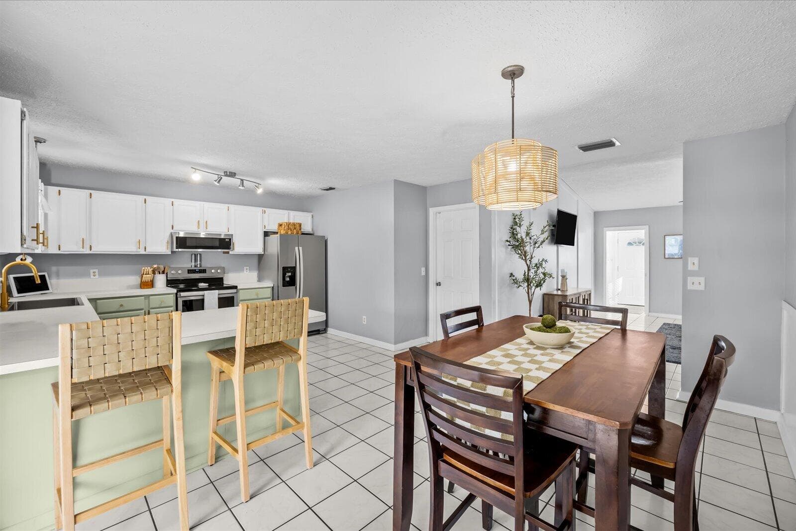2920 SE Cypress Street, Stuart, FL 34997 — photo 9 of 38