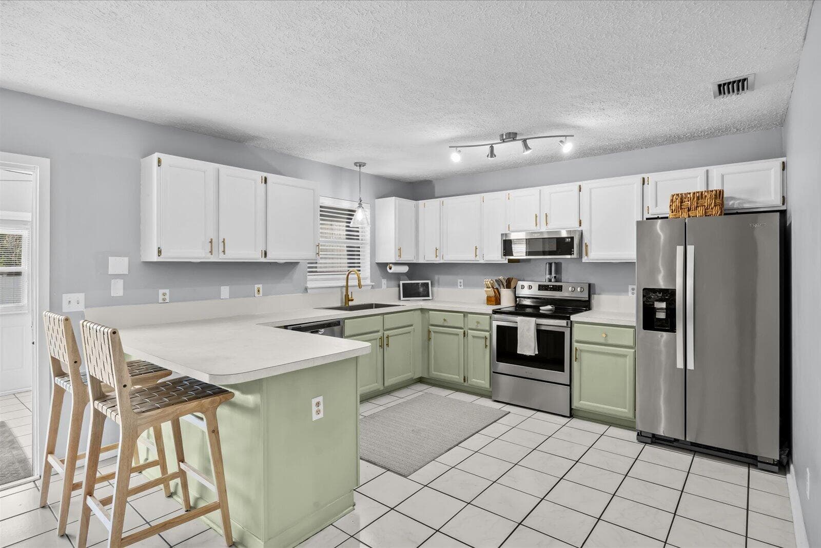 2920 SE Cypress Street, Stuart, FL 34997 — photo 10 of 38