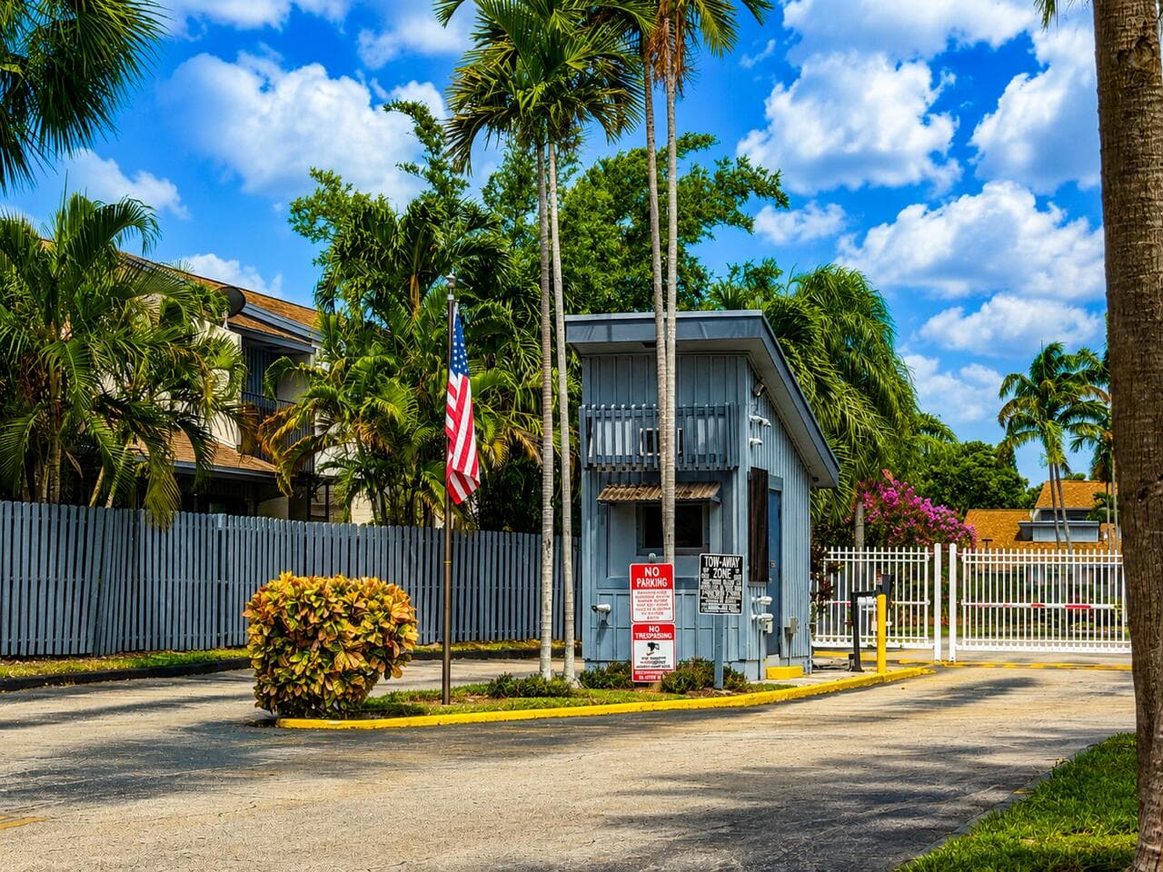 1541 N 14th Terrace, Hollywood, FL 33020 — photo 10 of 85