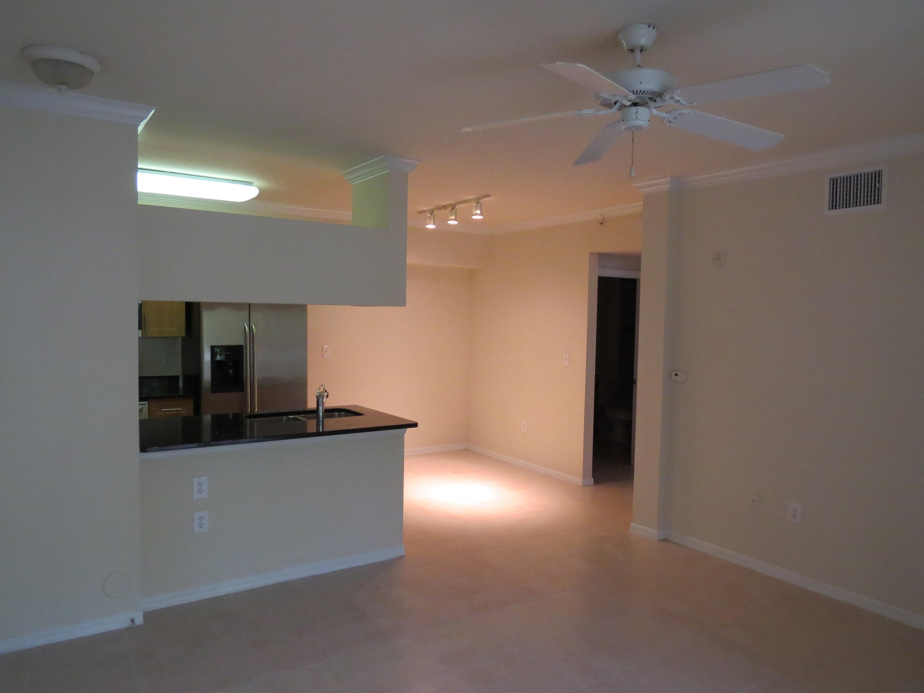 6559 Emerald Dunes Drive 106, West Palm Beach, FL 33411 — photo 8 of 13