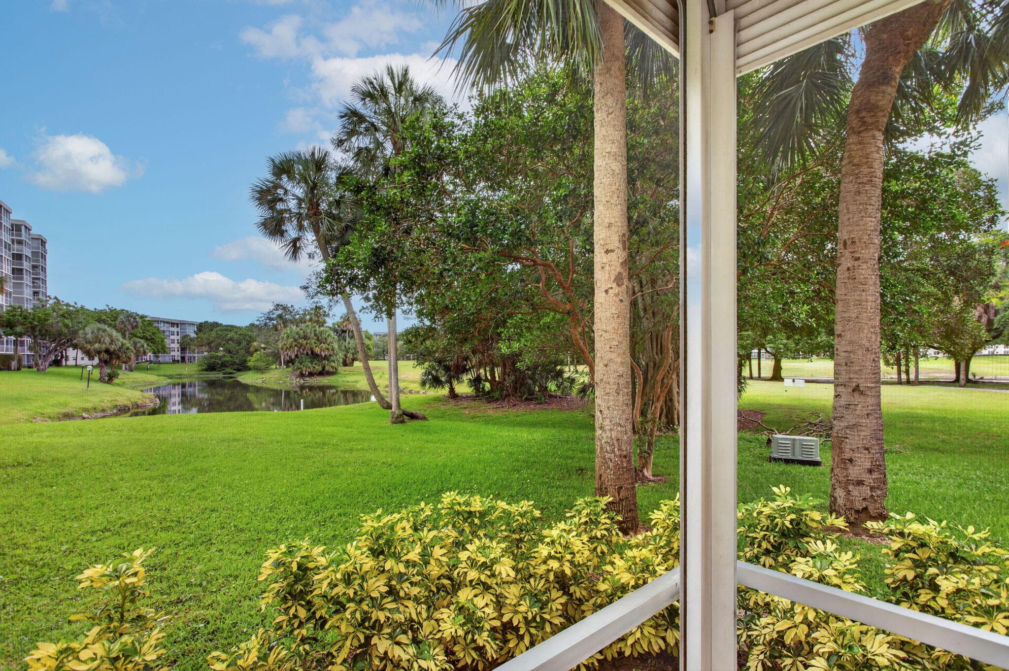 3520 Oaks Way 110, Pompano Beach, FL 33069 — photo 35 of 54