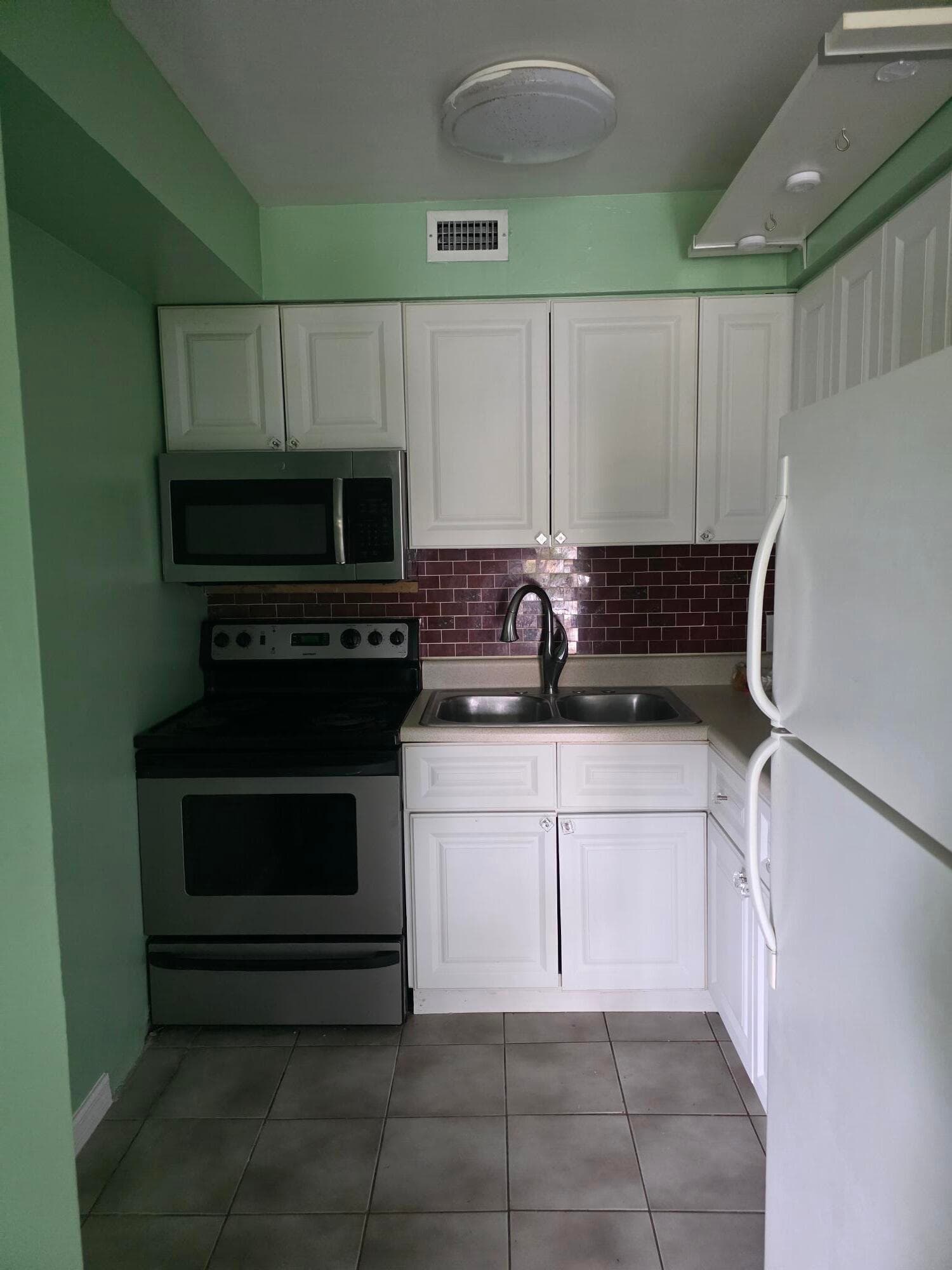 201 S Lakeside Drive, Lake Worth Beach, FL 33460 — photo 10 of 53