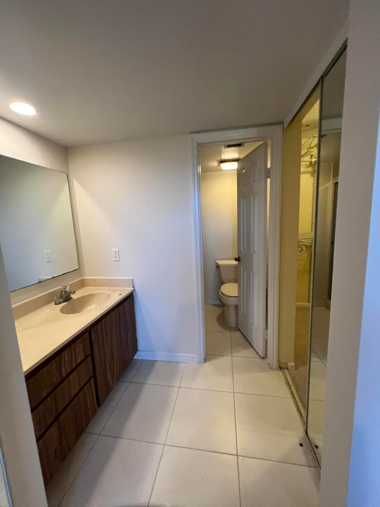 3540 Whitehall Drive 203, West Palm Beach, FL 33401 — photo 5 of 23