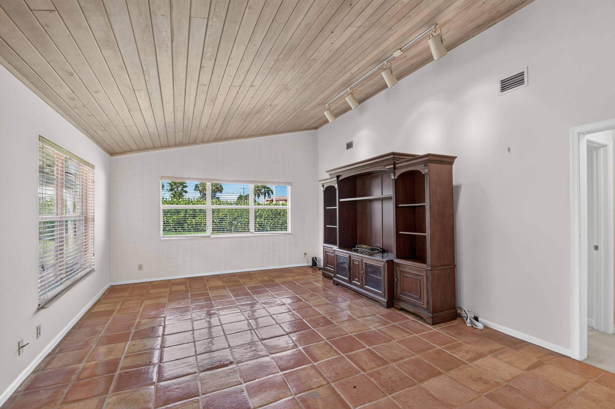 2400 SW 23rd Cranbrook Drive, Boynton Beach, FL 33436 — photo 23 of 106