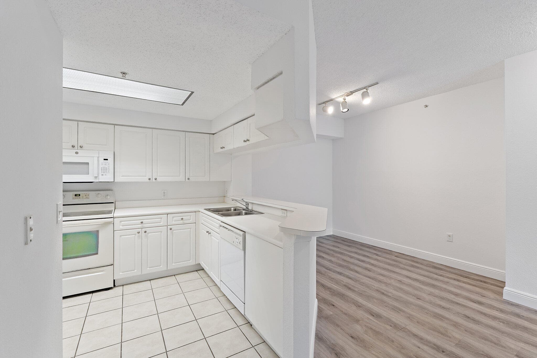 2730 Anzio Court 106, Palm Beach Gardens, FL 33410 — photo 13 of 38