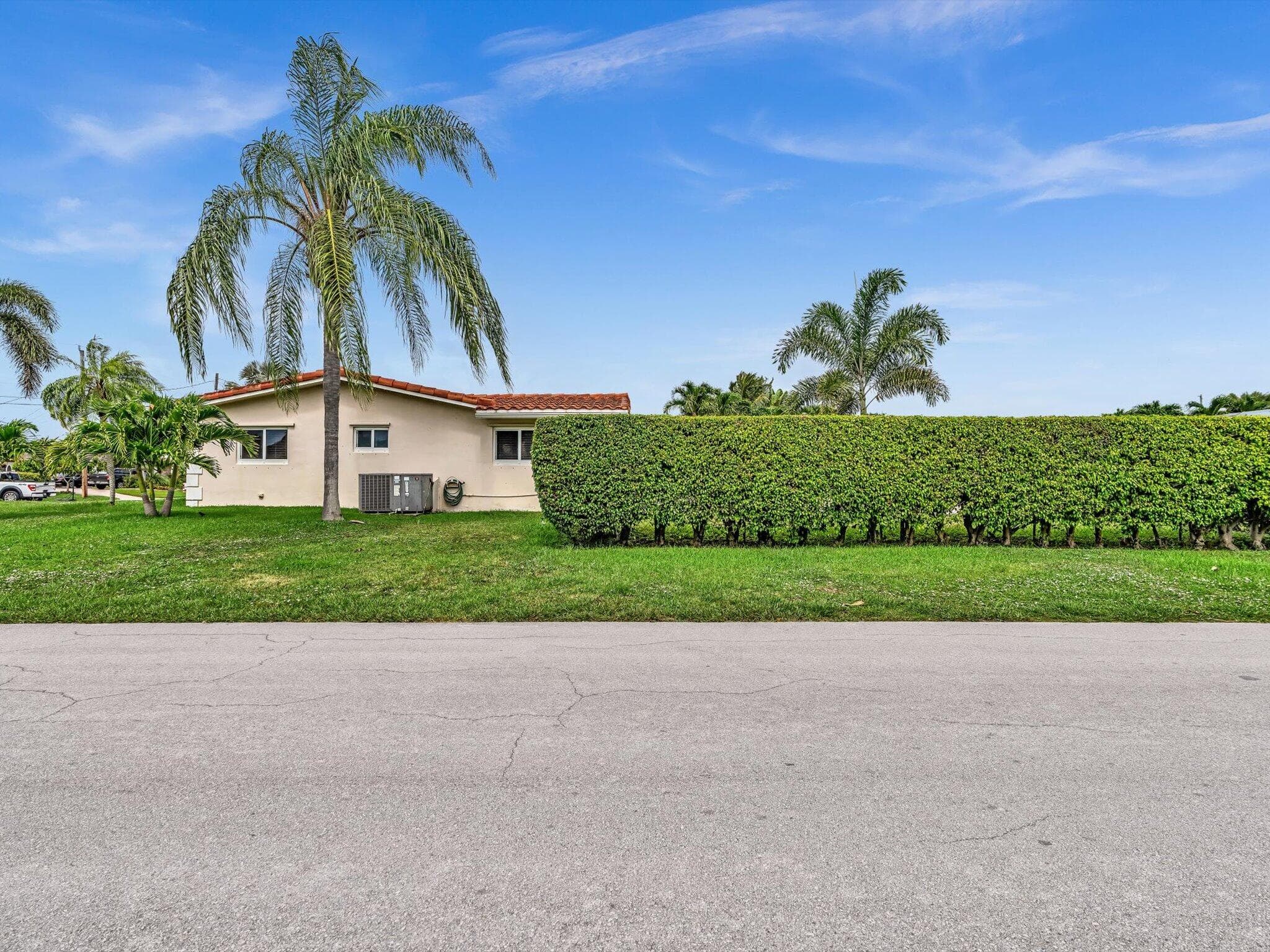 641 SE 11th Street, Pompano Beach, FL 33060 — photo 4 of 56