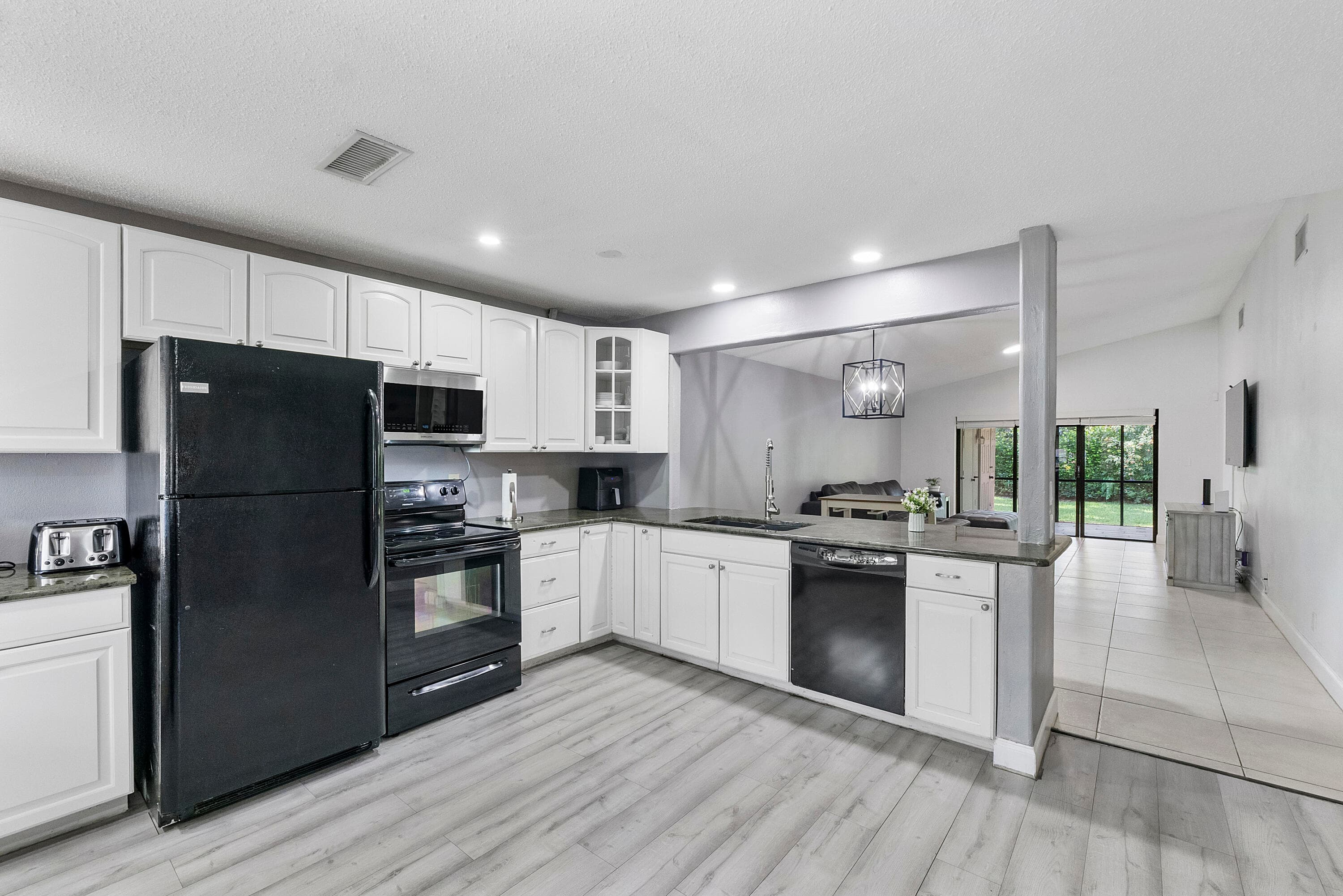 4148 Palm Forest Drive S, Delray Beach, FL 33445 — photo 3 of 46