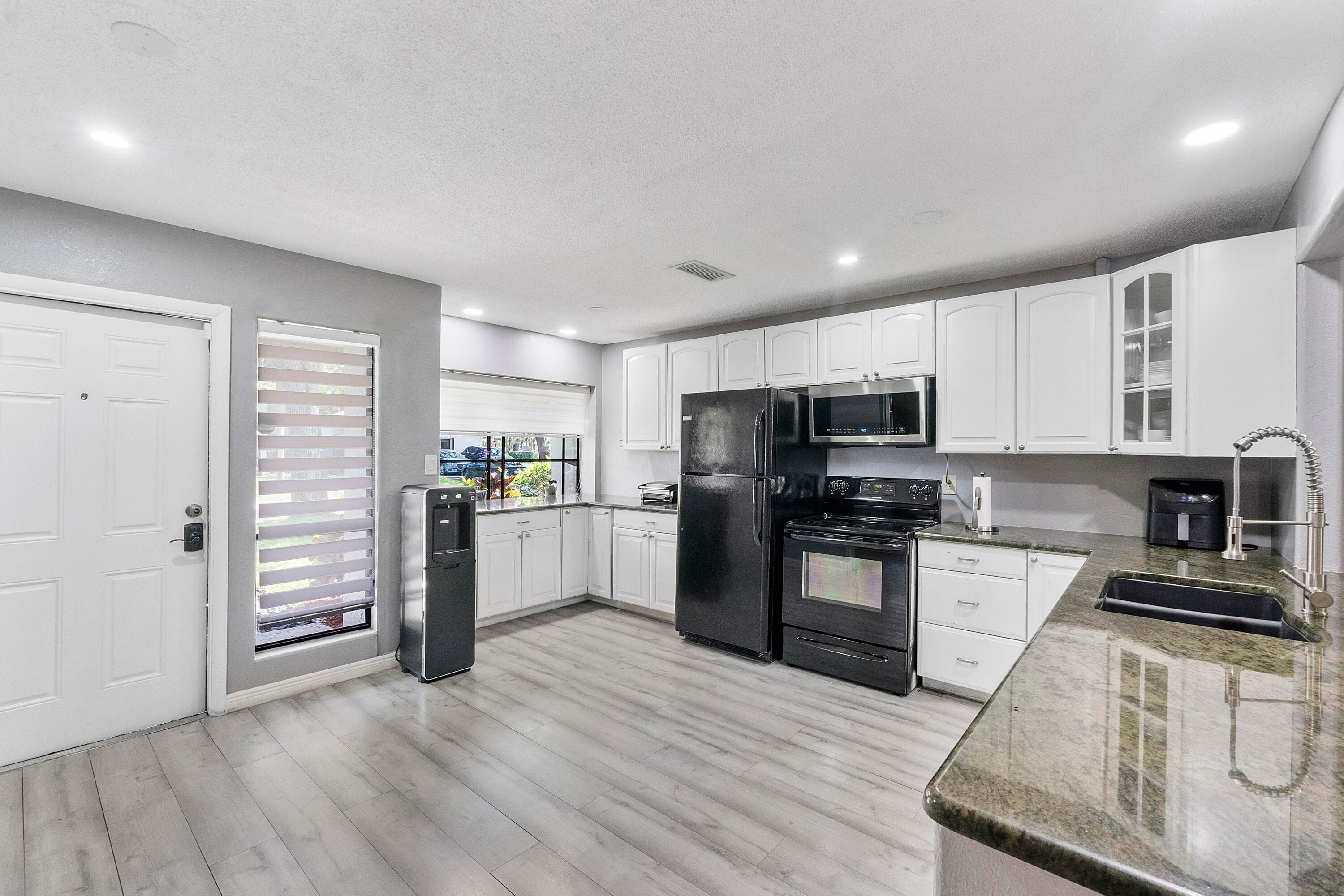 4148 Palm Forest Drive S, Delray Beach, FL 33445 — photo 5 of 46