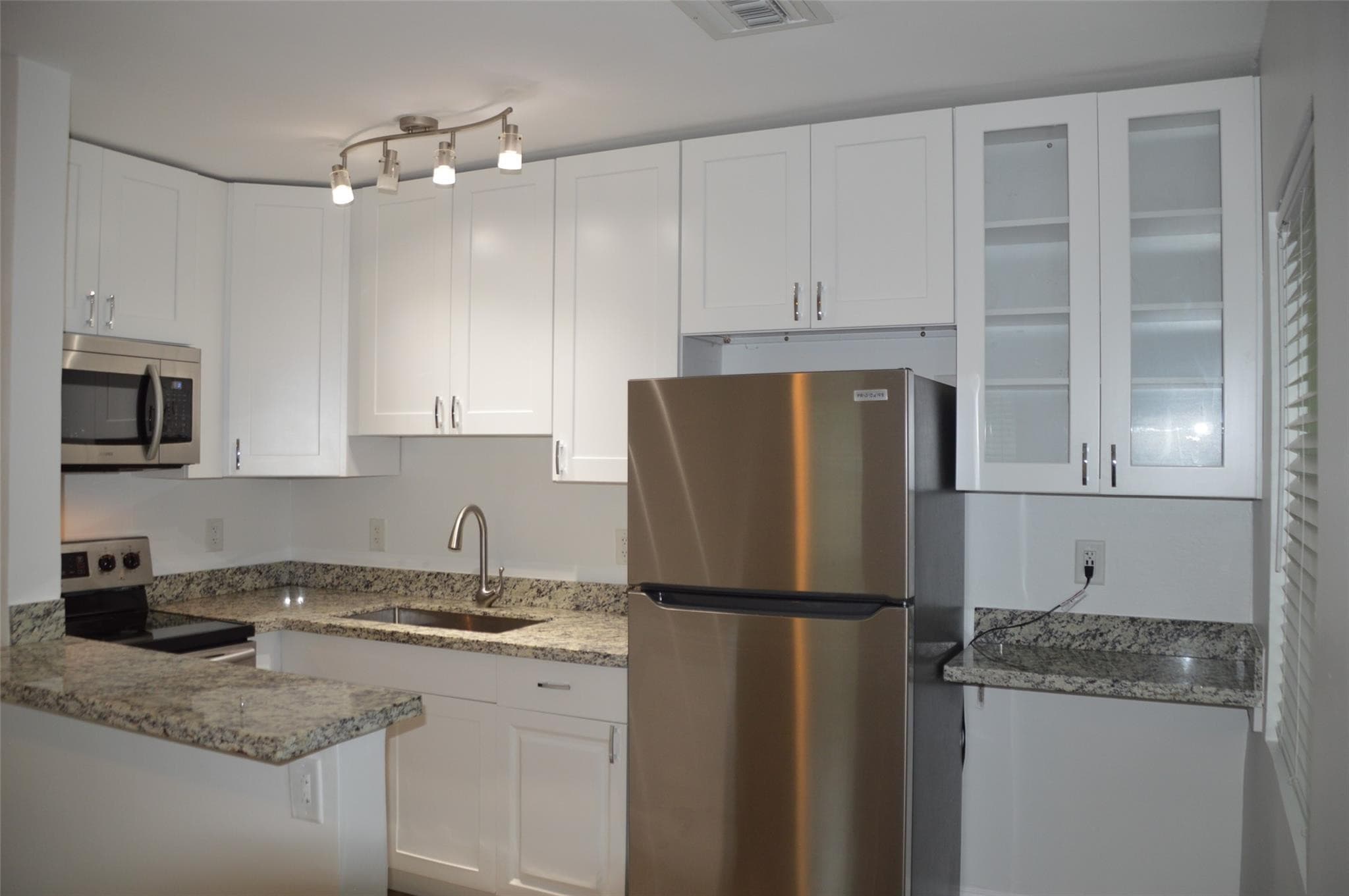 819 NE 14th Court B, Fort Lauderdale, FL 33304 — photo 2 of 9
