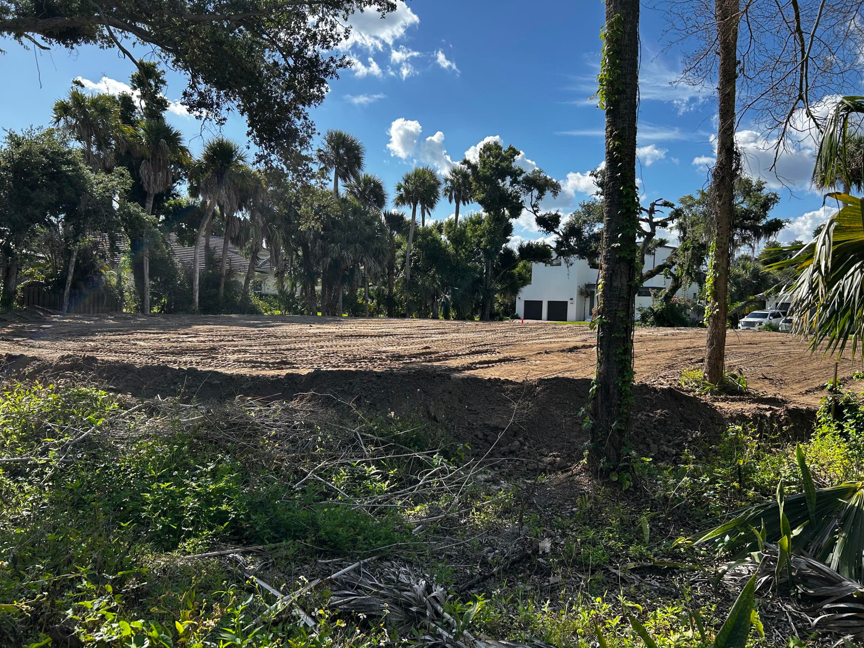 525 Acacia Road, Vero Beach, FL 32963 — photo 2 of 4