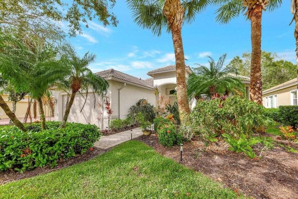 7602 Greenbrier Circle, Port St. Lucie, FL 34986 — photo 2 of 31