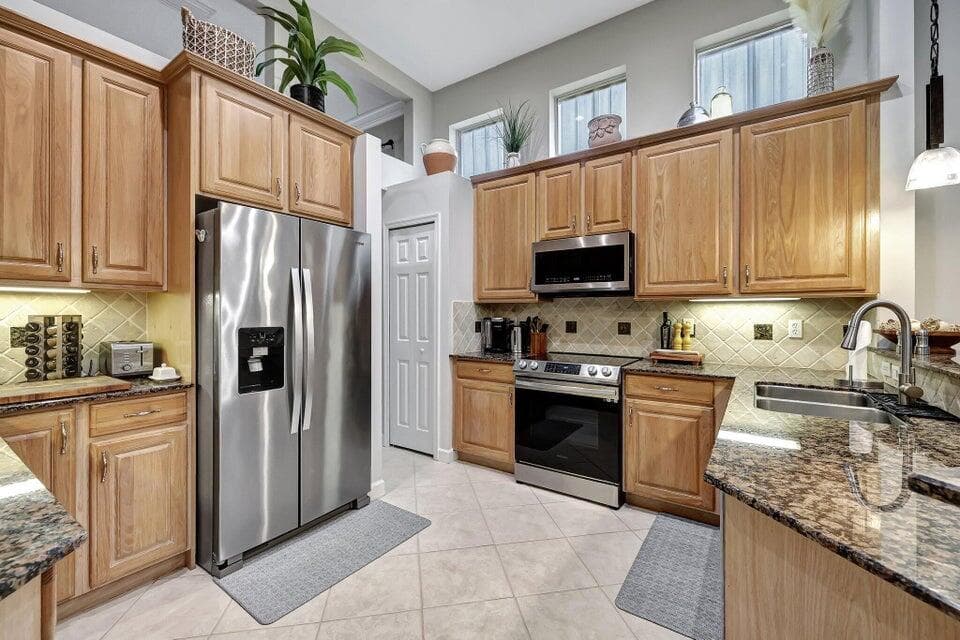 7602 Greenbrier Circle, Port St. Lucie, FL 34986 — photo 18 of 31