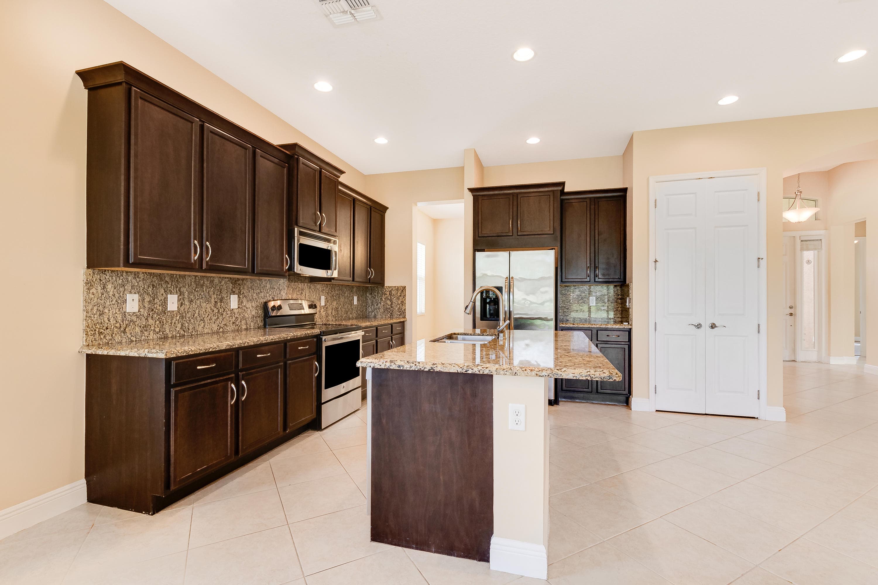 Single Family Residence in Royal Palm Beach — photo 7 of 21