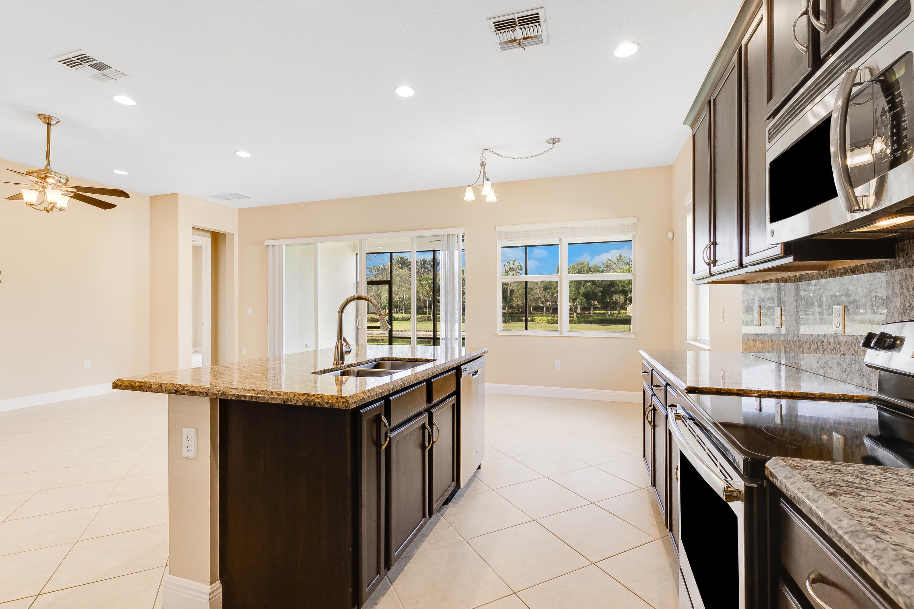 Single Family Residence in Royal Palm Beach — photo 8 of 21