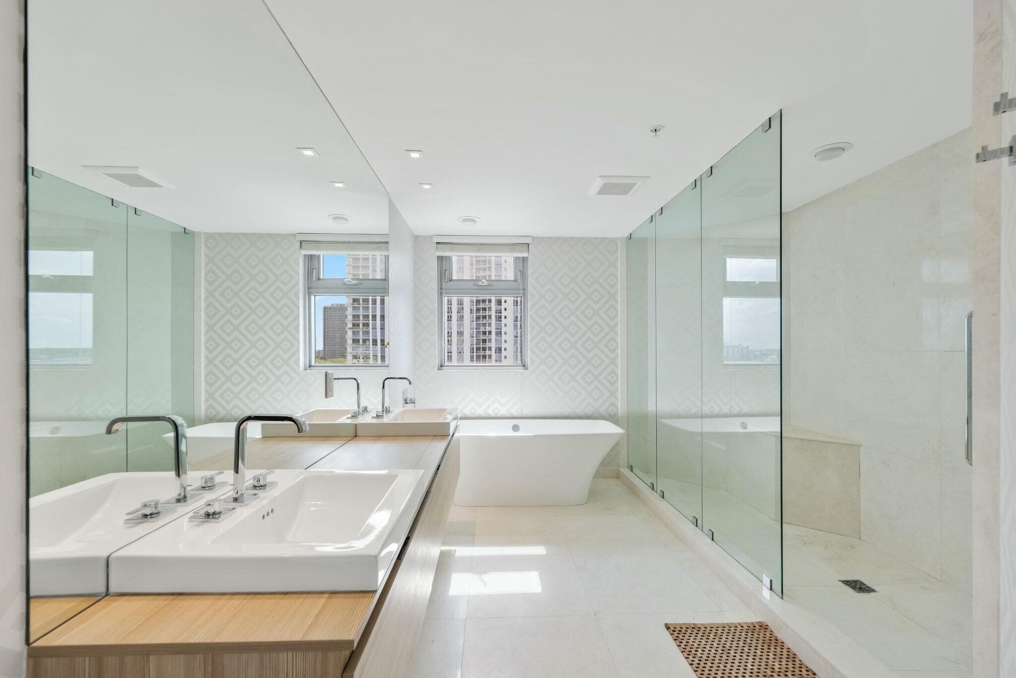 17301 Biscayne Boulevard 707, North Miami Beach, FL 33160 — photo 22 of 62
